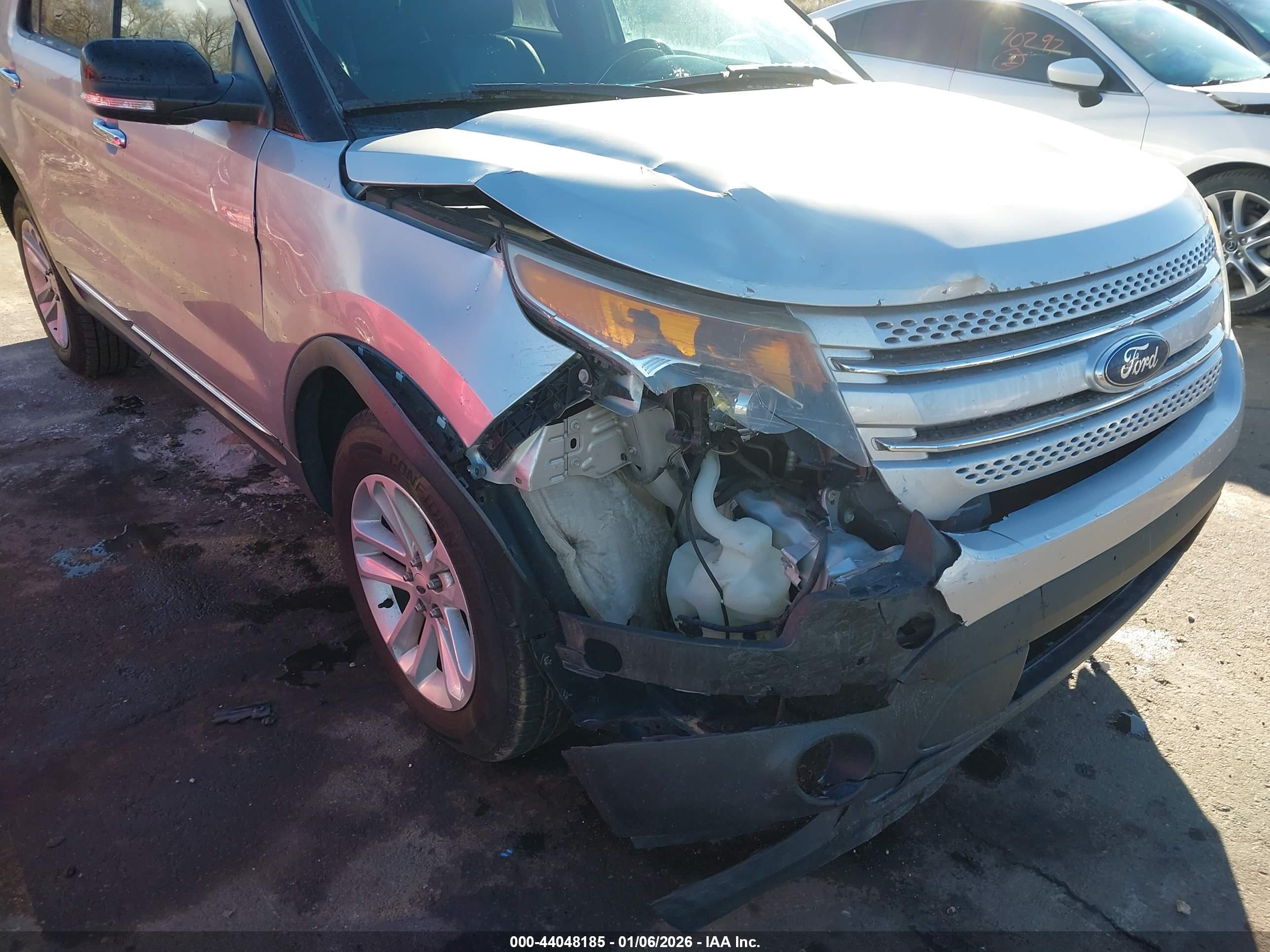 FORD EXPLORER image 6