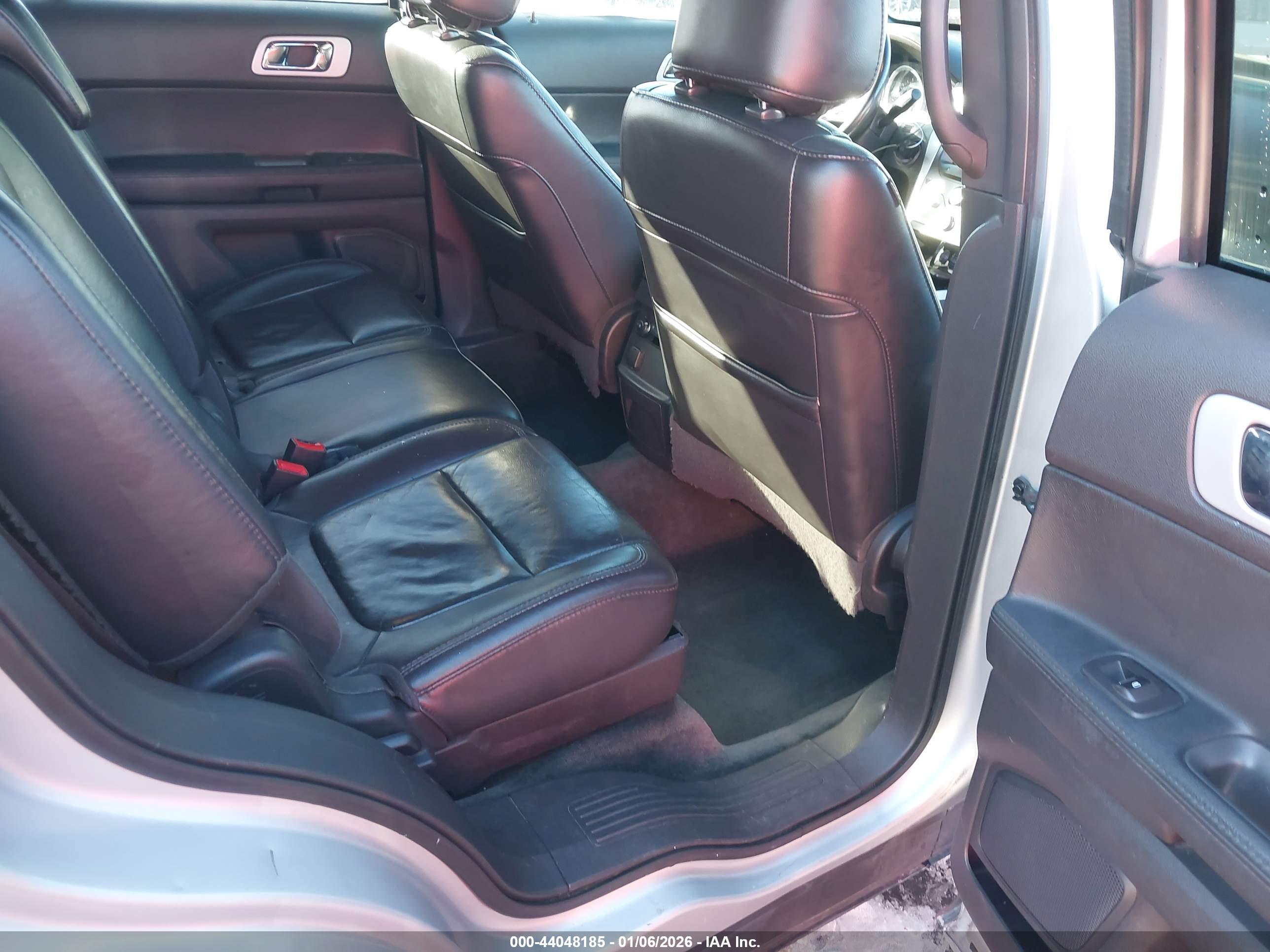 FORD EXPLORER image 8