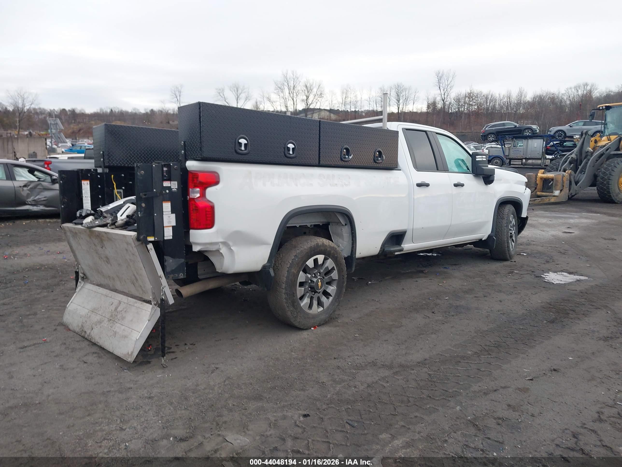 CHEVROLET SILVERADO image 4