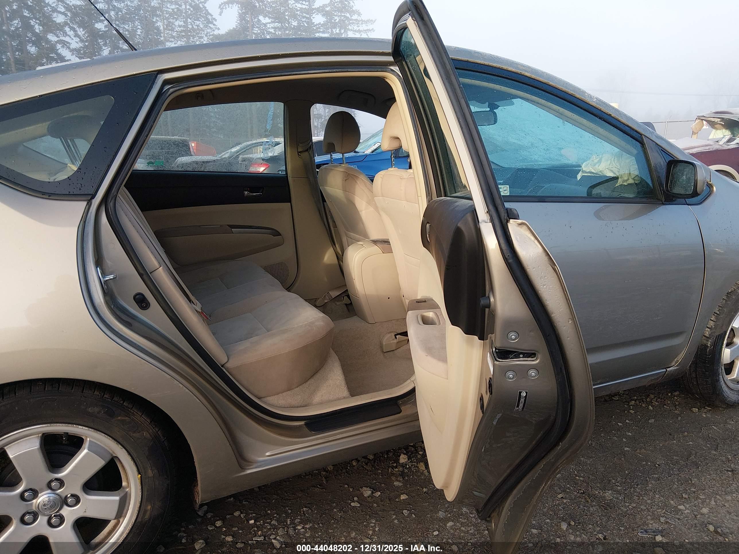 TOYOTA PRIUS image 8