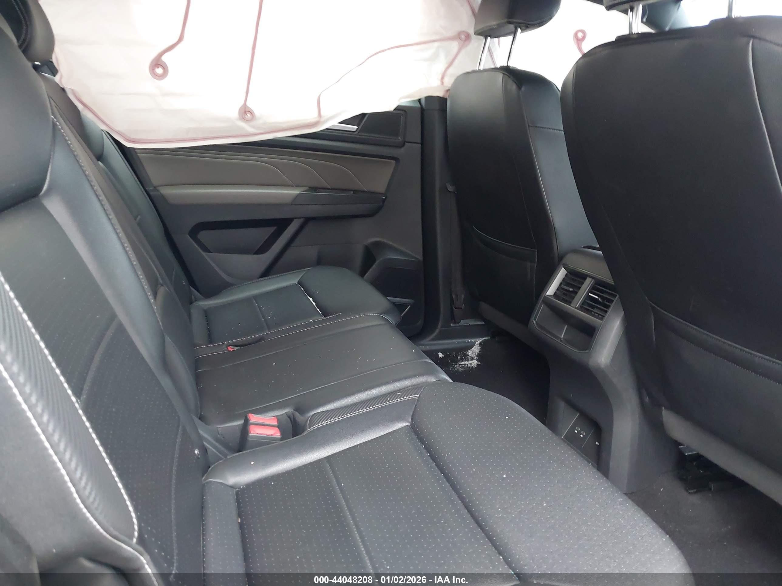 VOLKSWAGEN ATLAS image 8