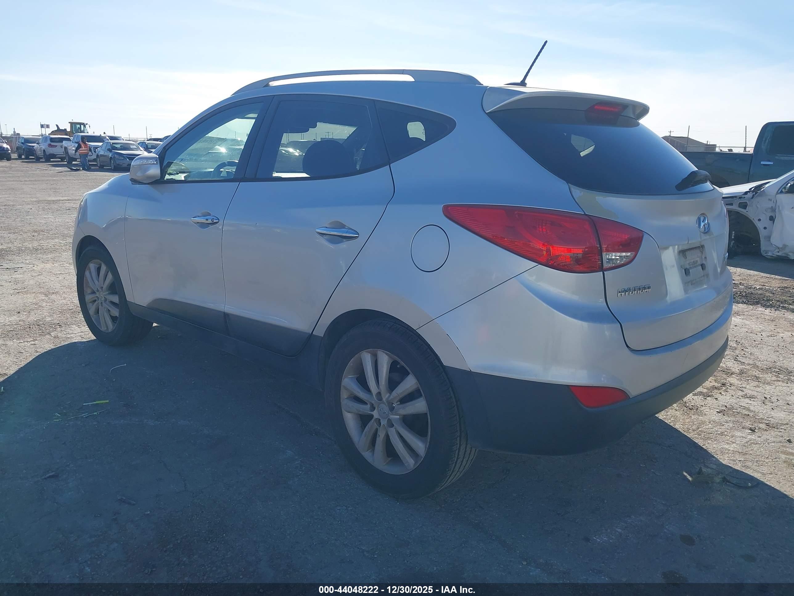 HYUNDAI TUCSON image 3