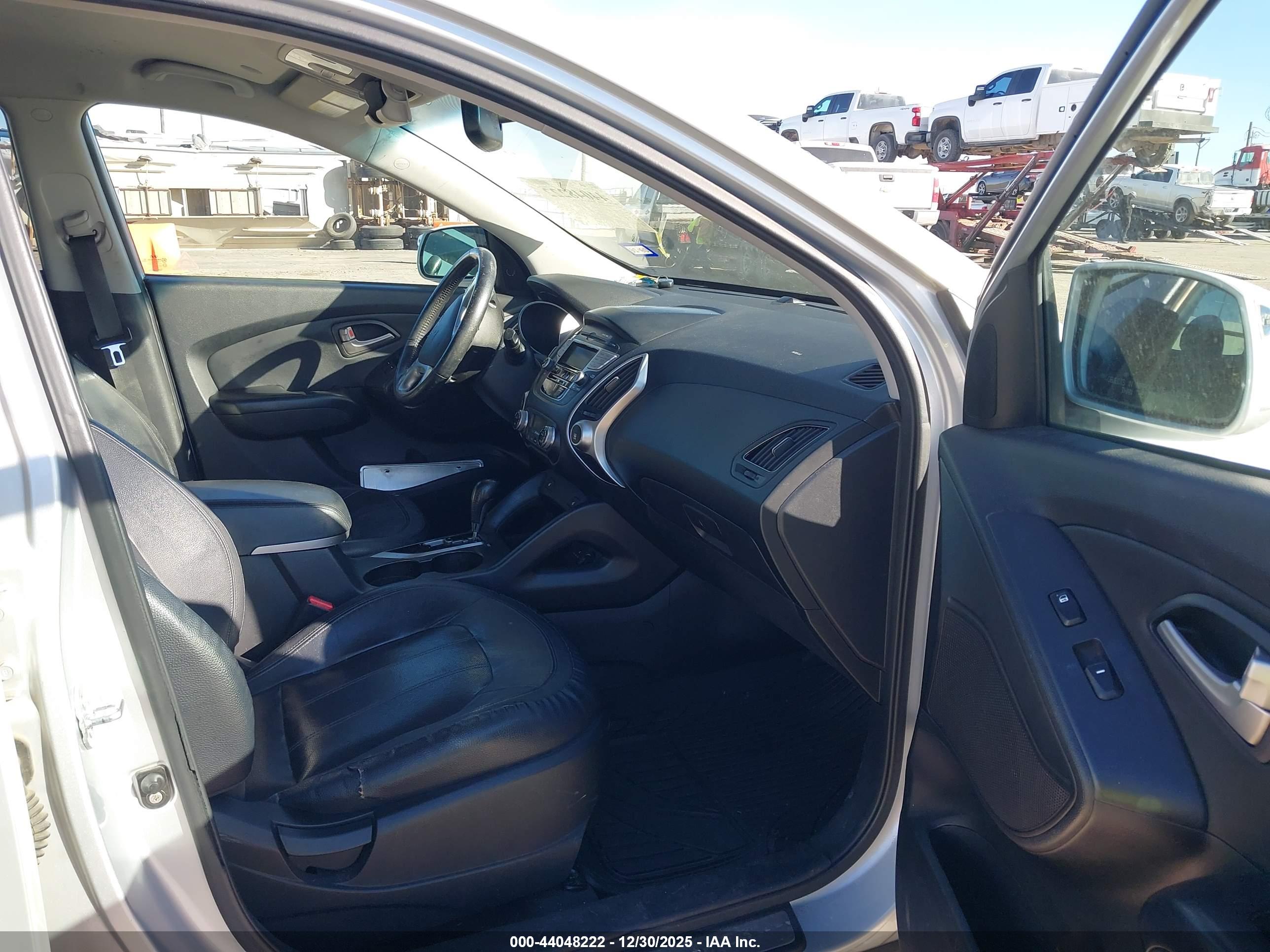 HYUNDAI TUCSON image 5
