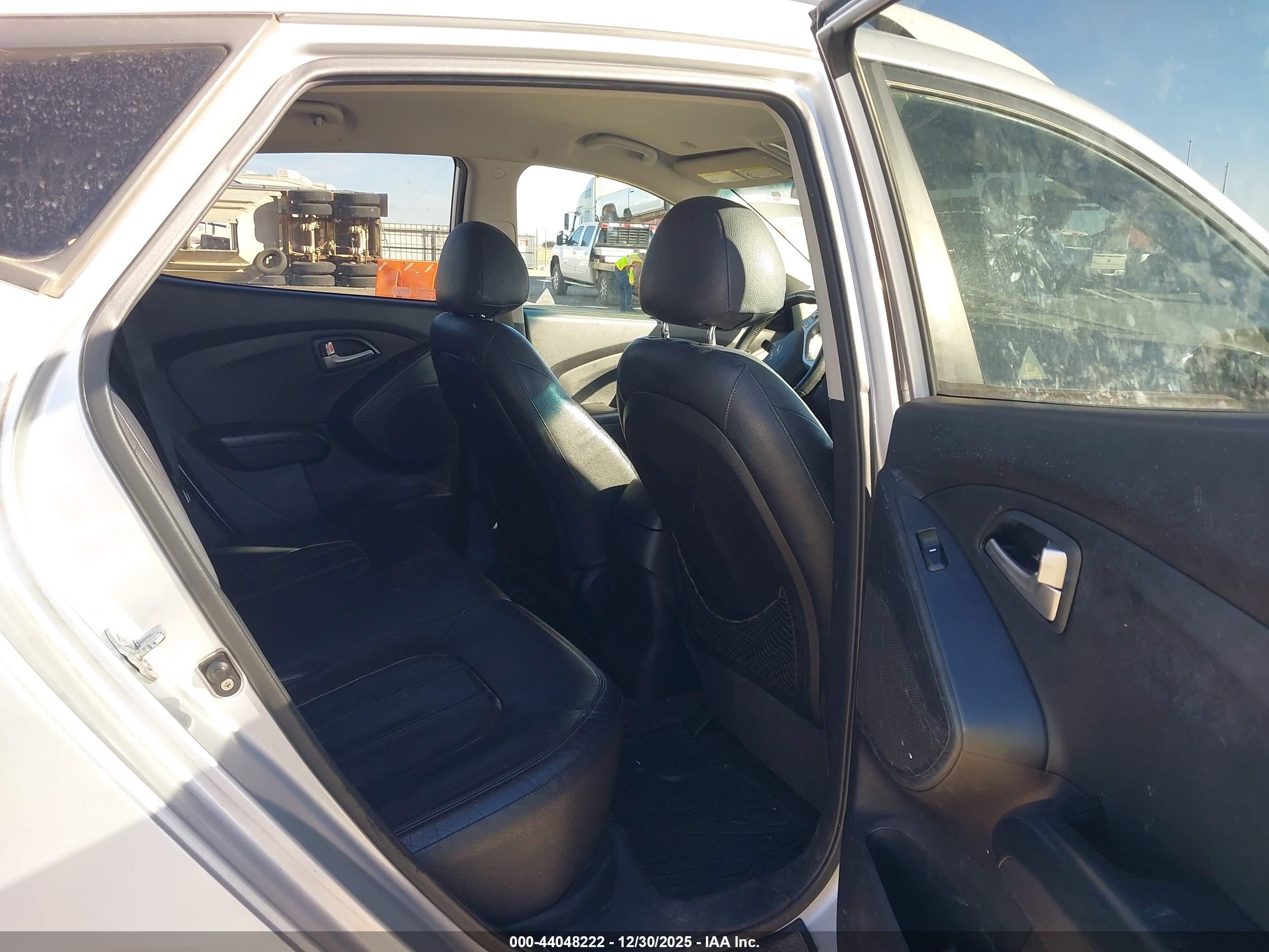 HYUNDAI TUCSON image 8