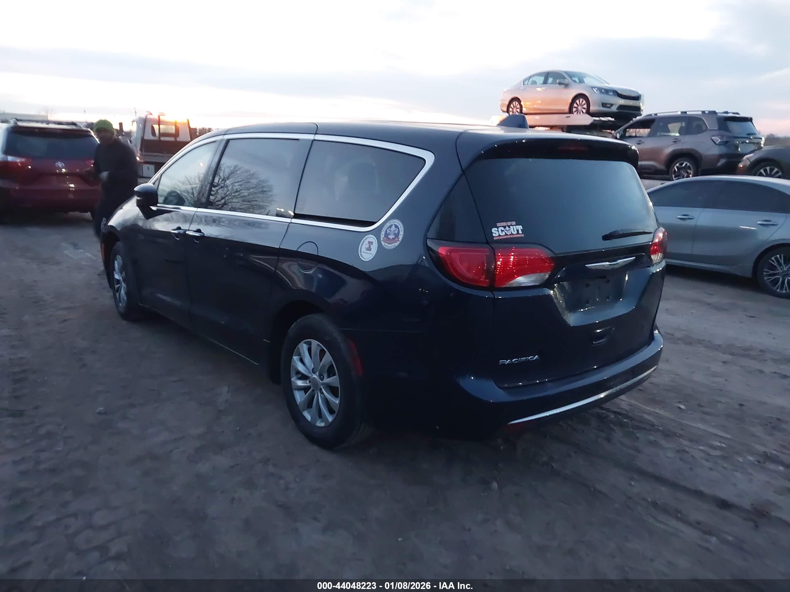 CHRYSLER PACIFICA image 3