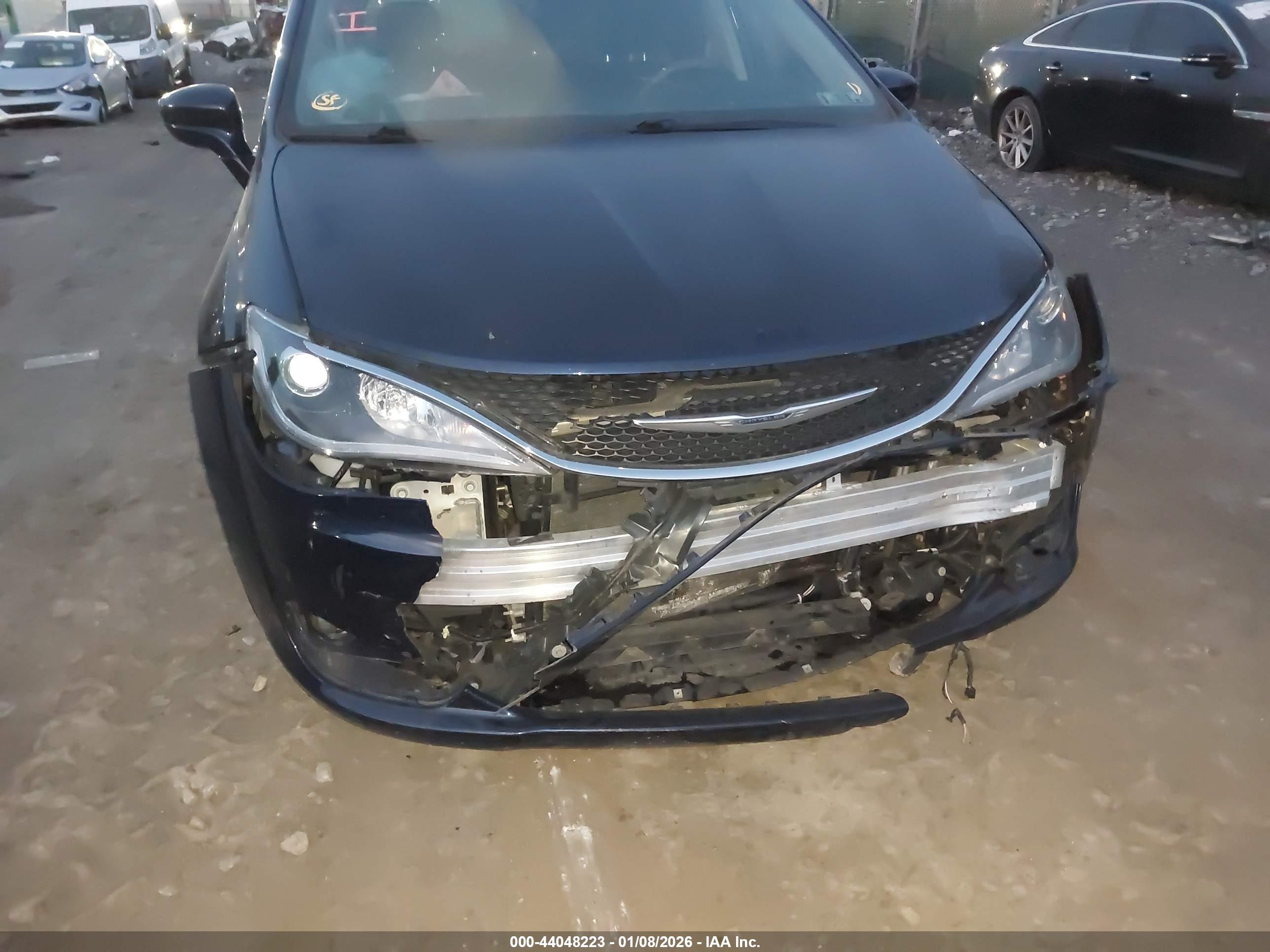 CHRYSLER PACIFICA image 6