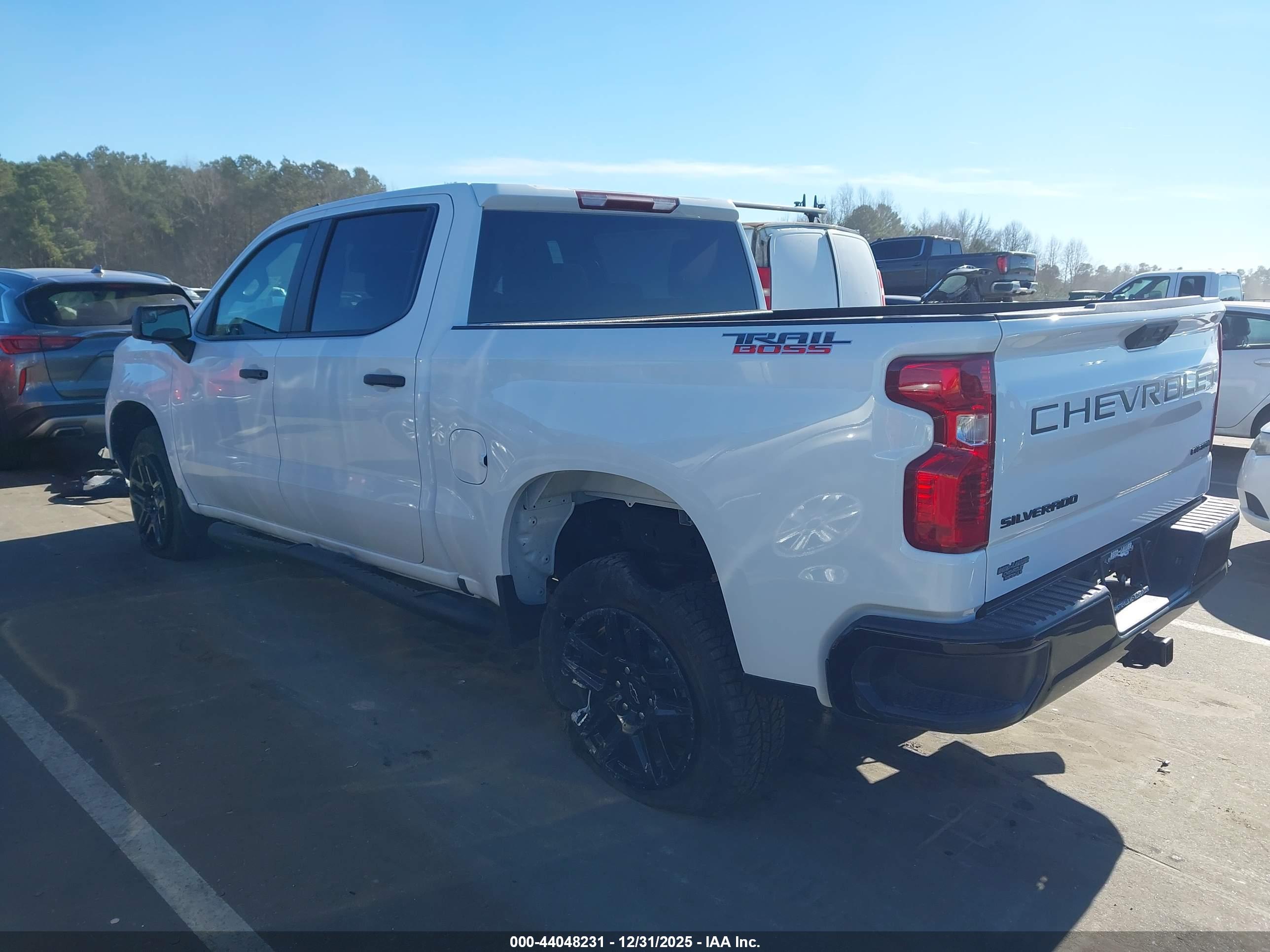 CHEVROLET SILVERADO image 3