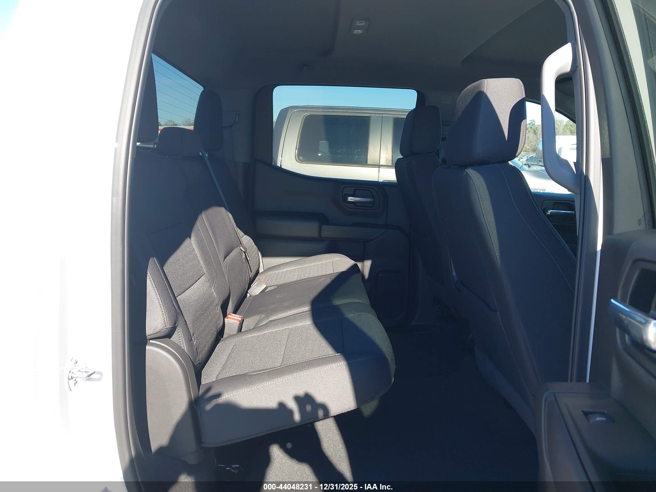 CHEVROLET SILVERADO image 8