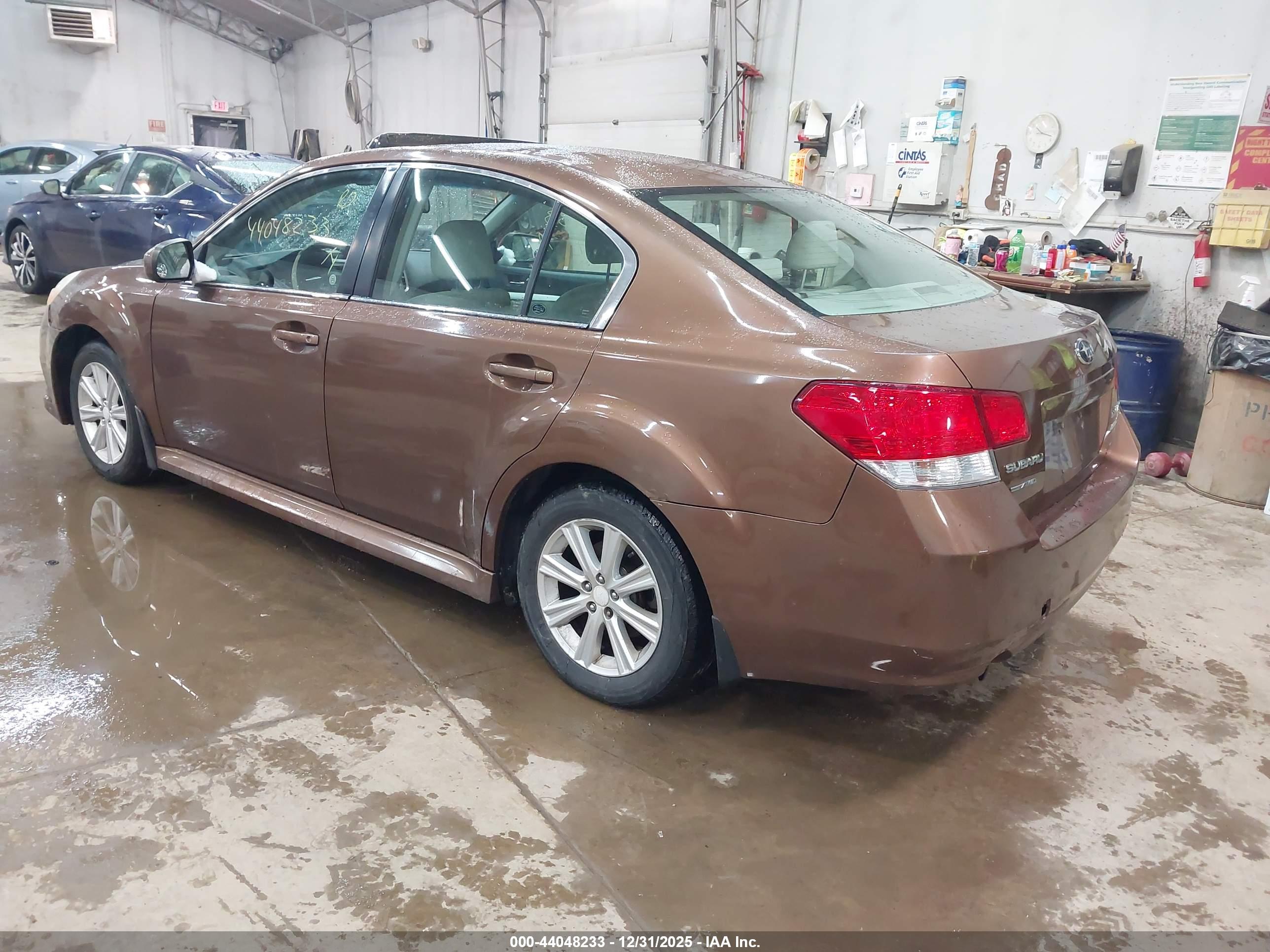 SUBARU LEGACY image 3