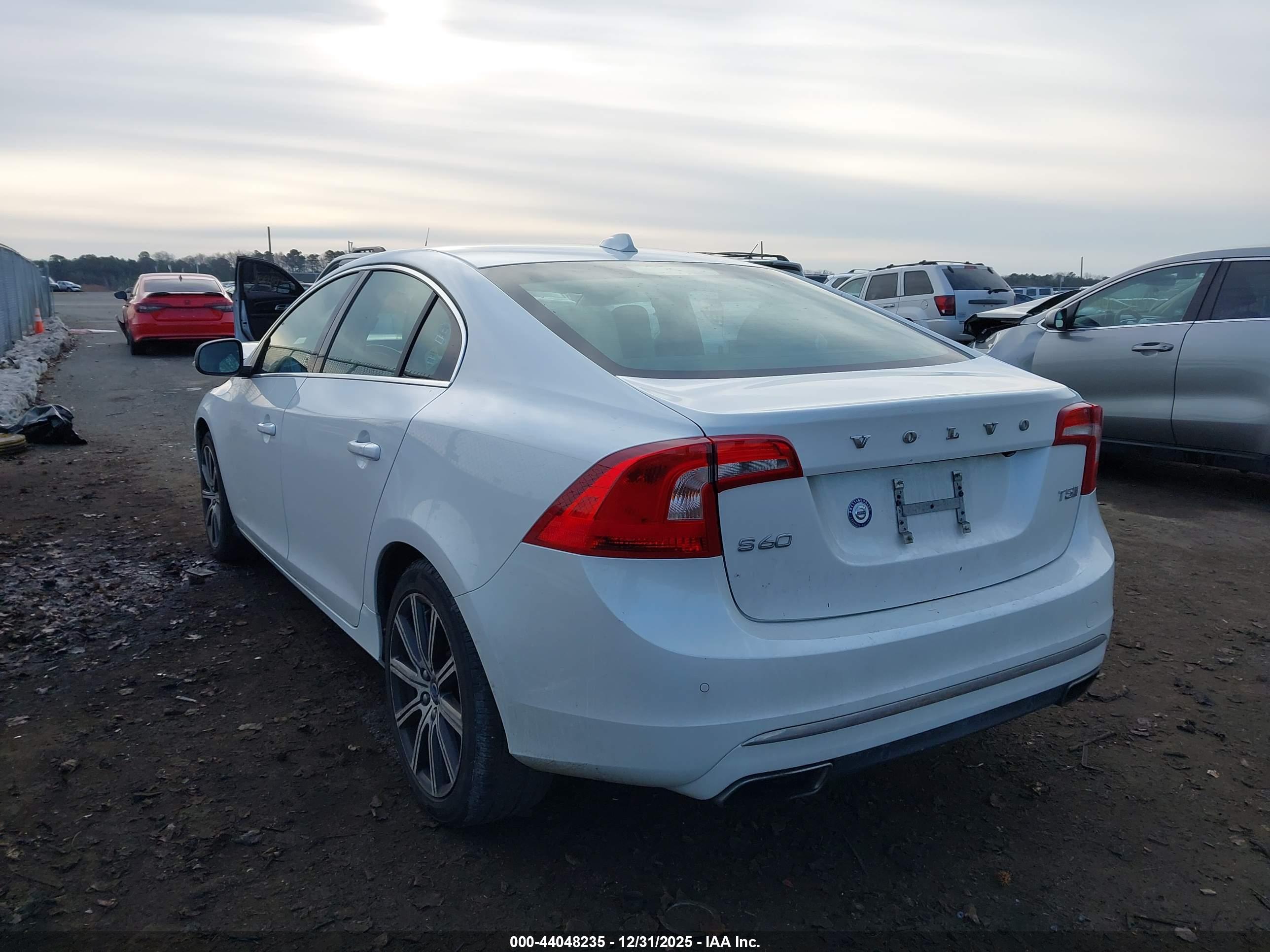 VOLVO S60 image 3