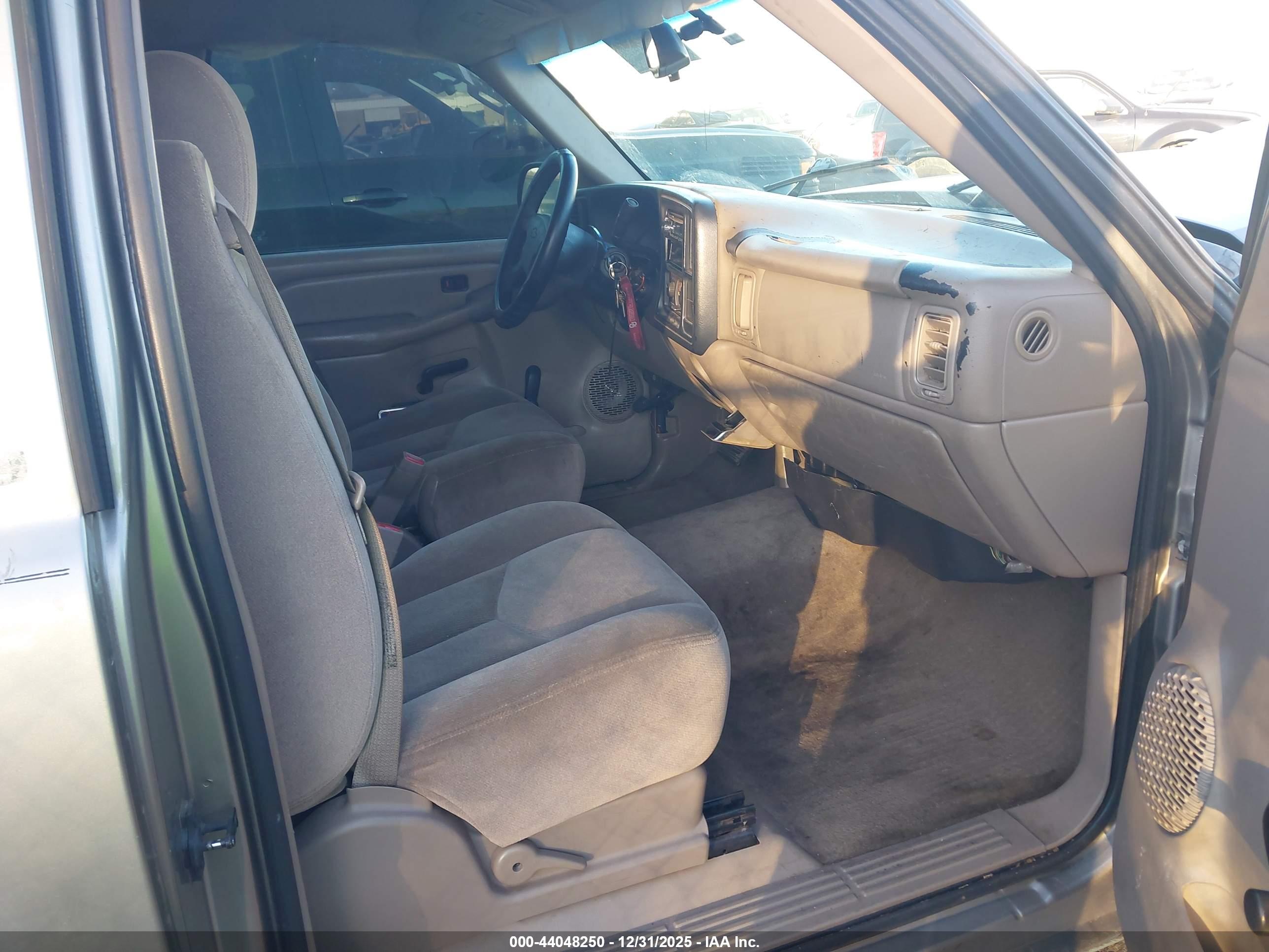 CHEVROLET SILVERADO image 5