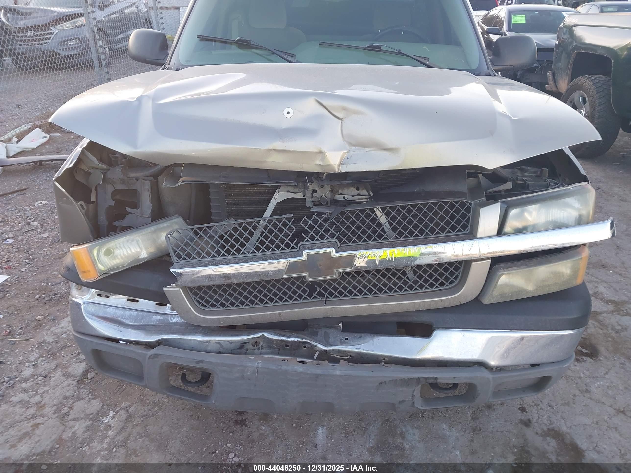 CHEVROLET SILVERADO image 6