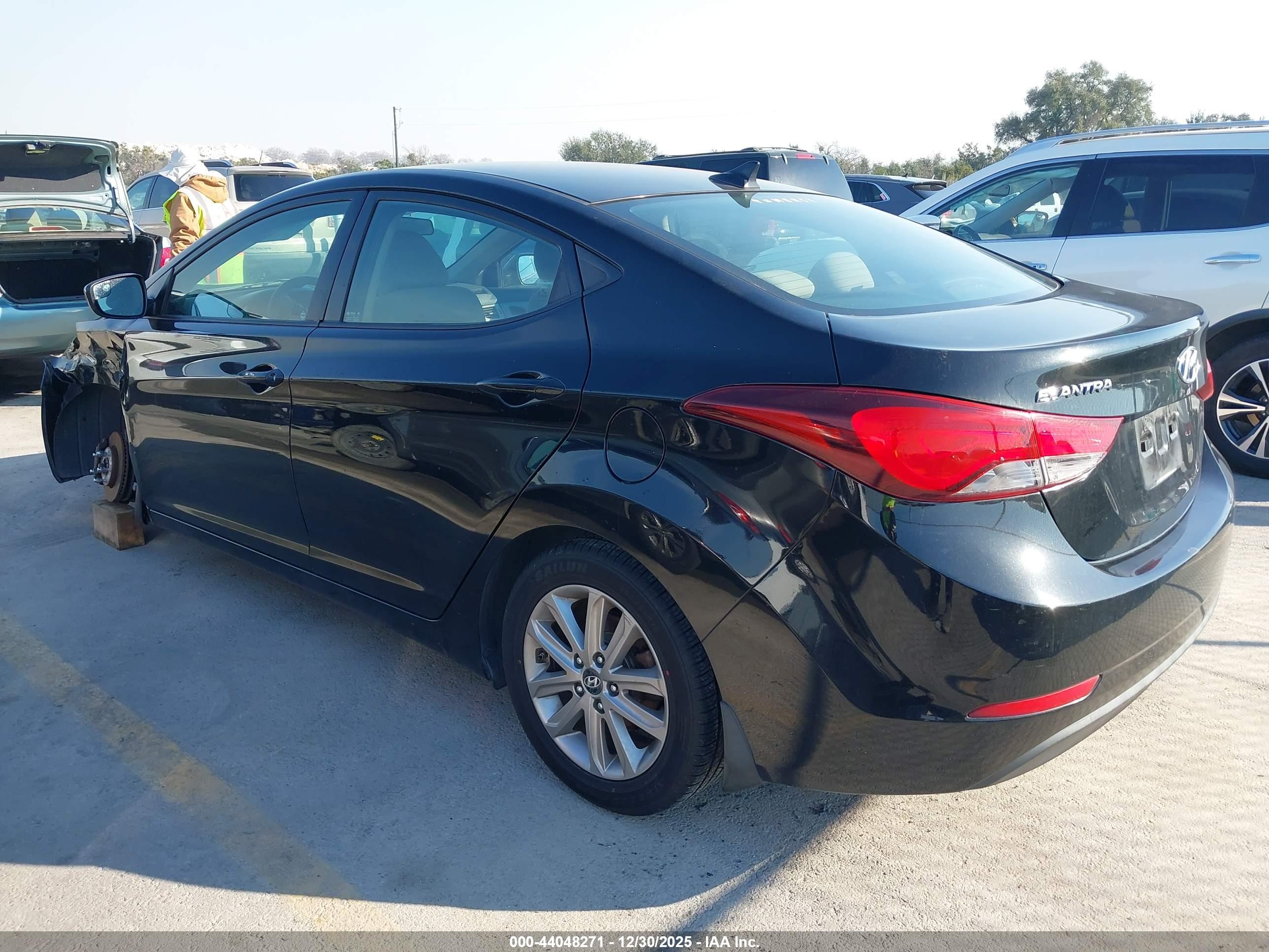 HYUNDAI ELANTRA image 3
