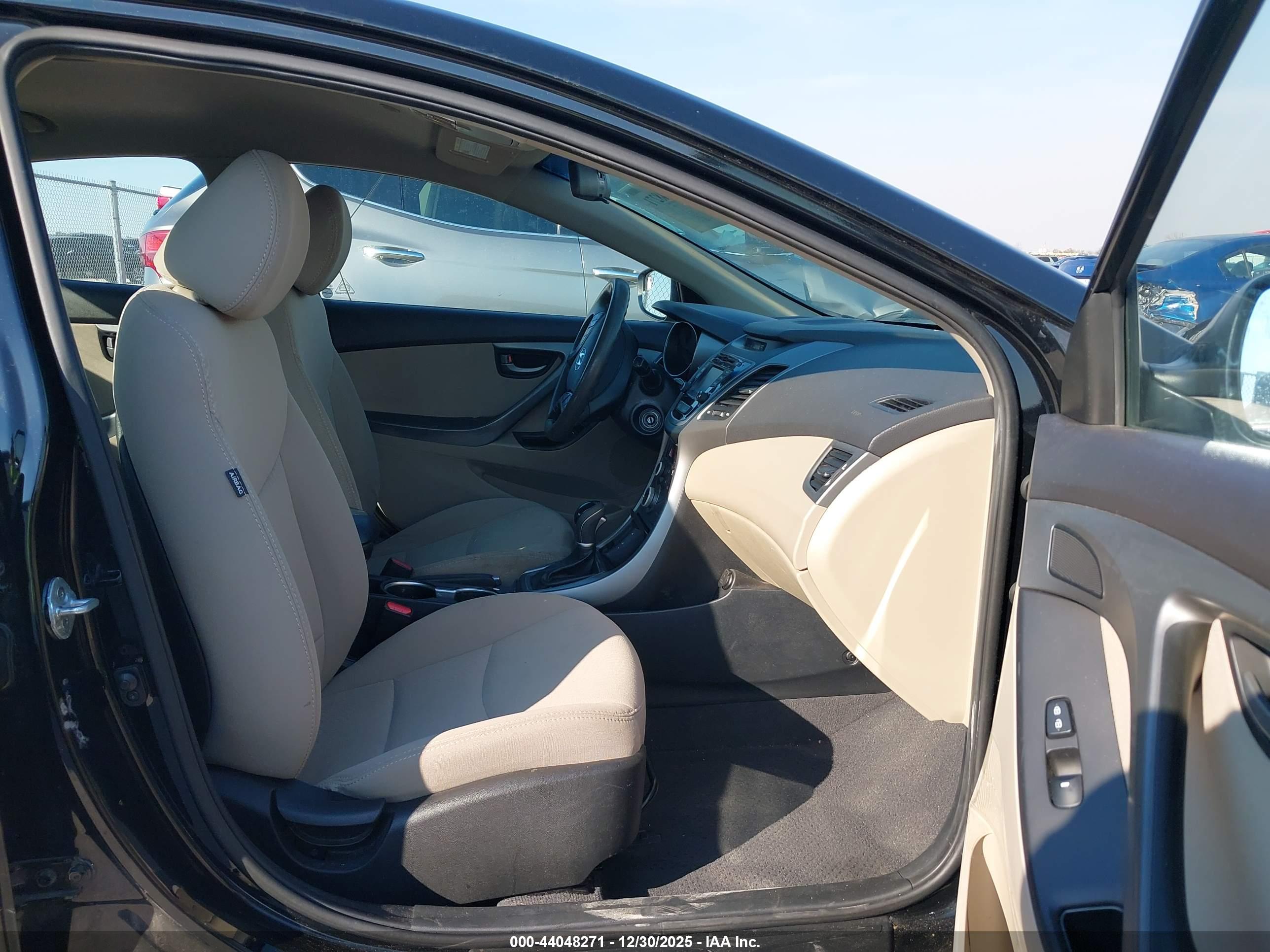 HYUNDAI ELANTRA image 5