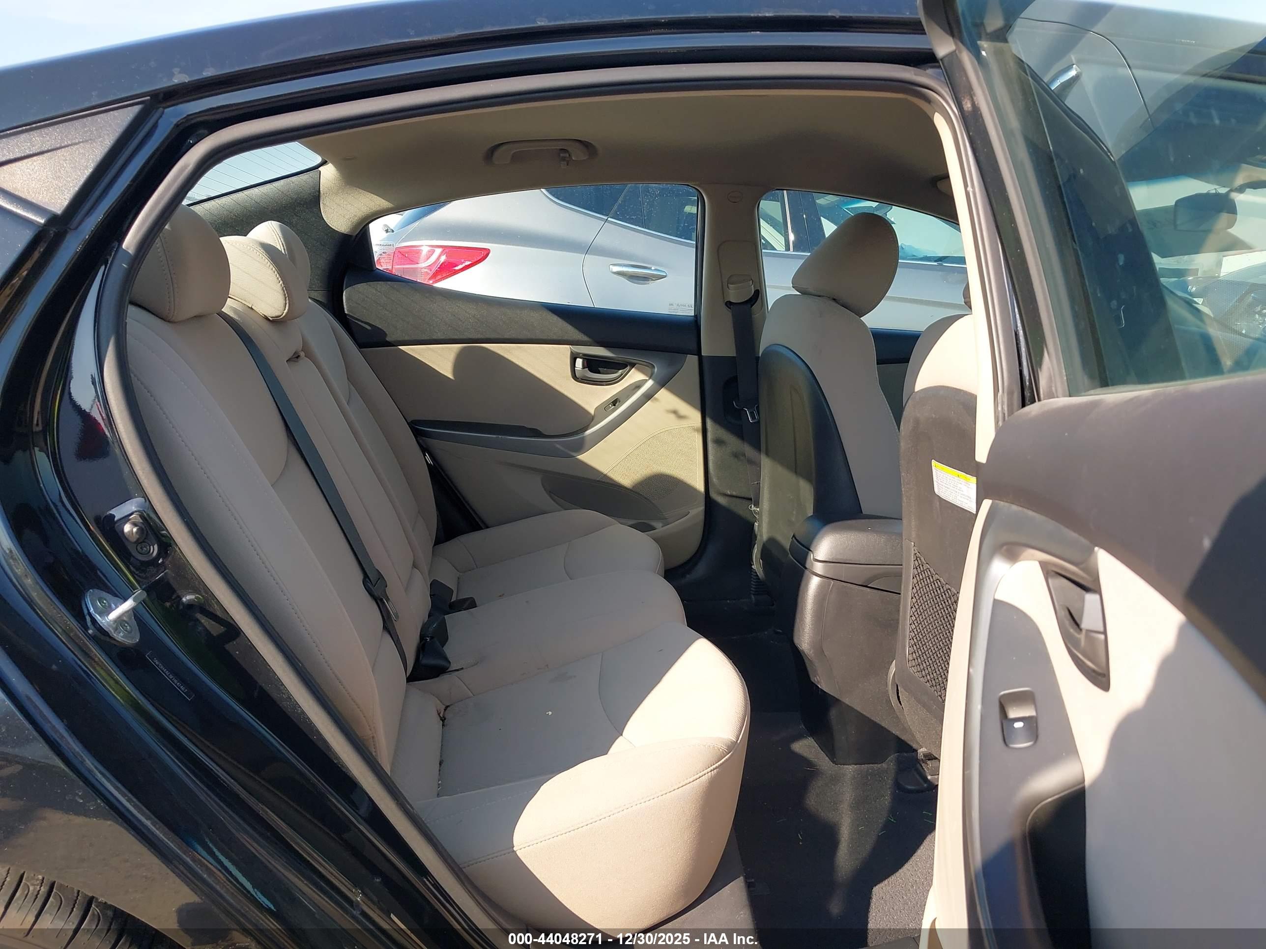 HYUNDAI ELANTRA image 8