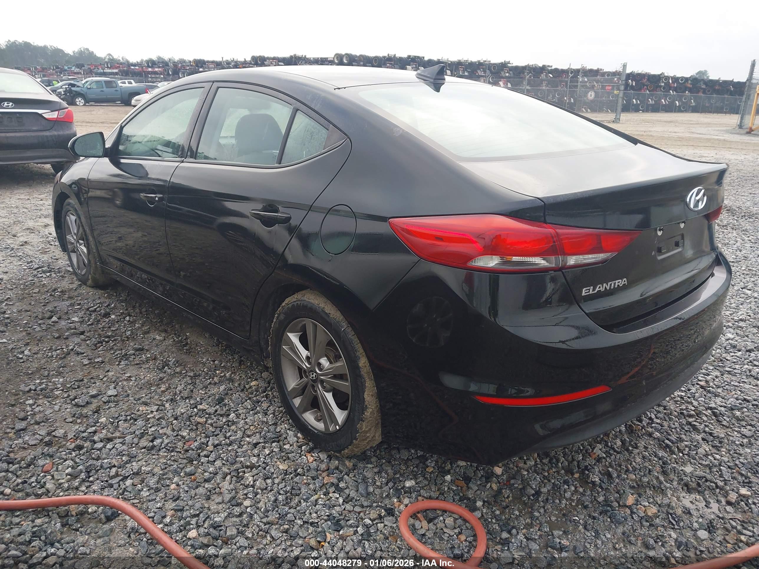 HYUNDAI ELANTRA image 3