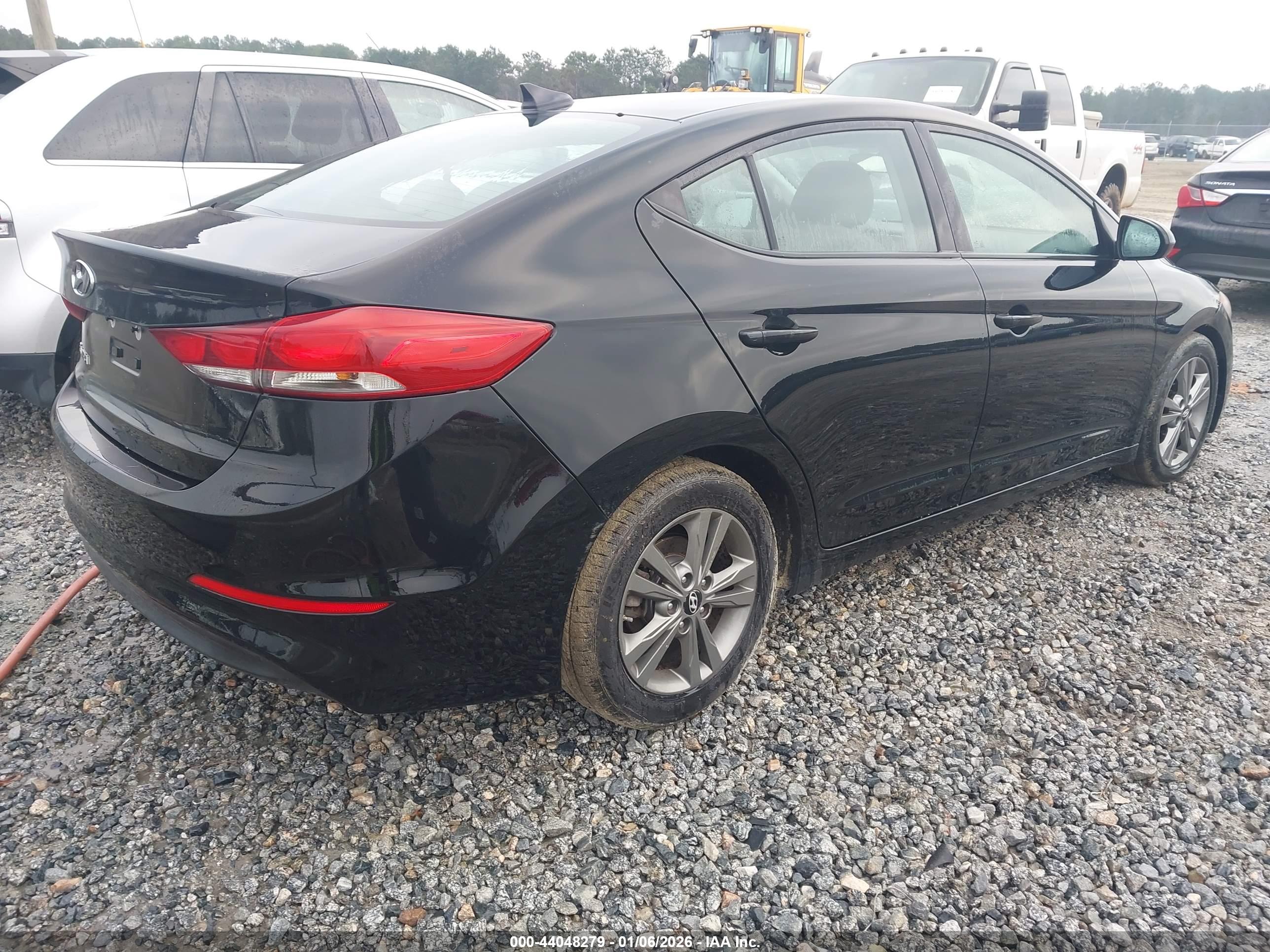 HYUNDAI ELANTRA image 4