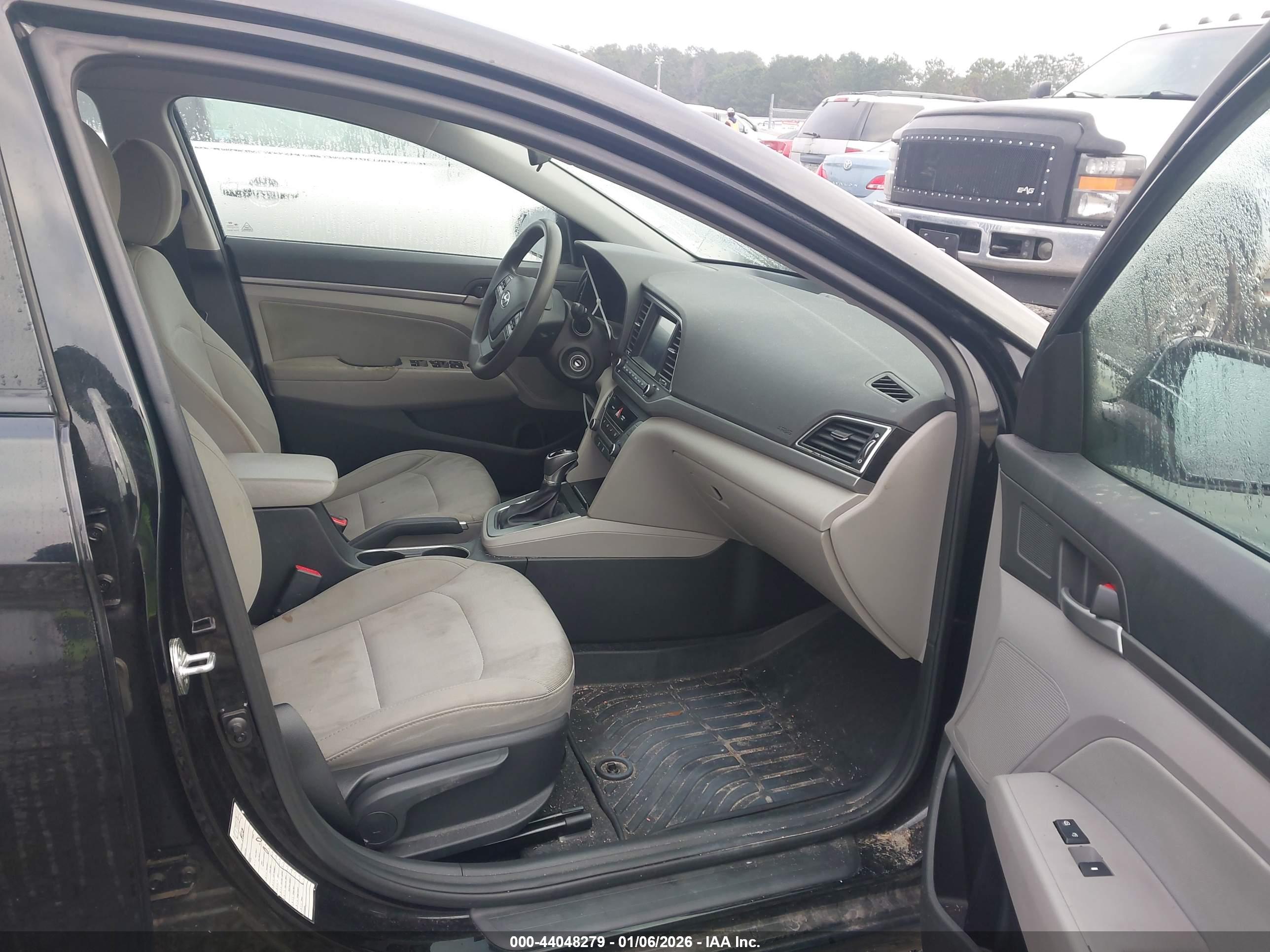HYUNDAI ELANTRA image 5
