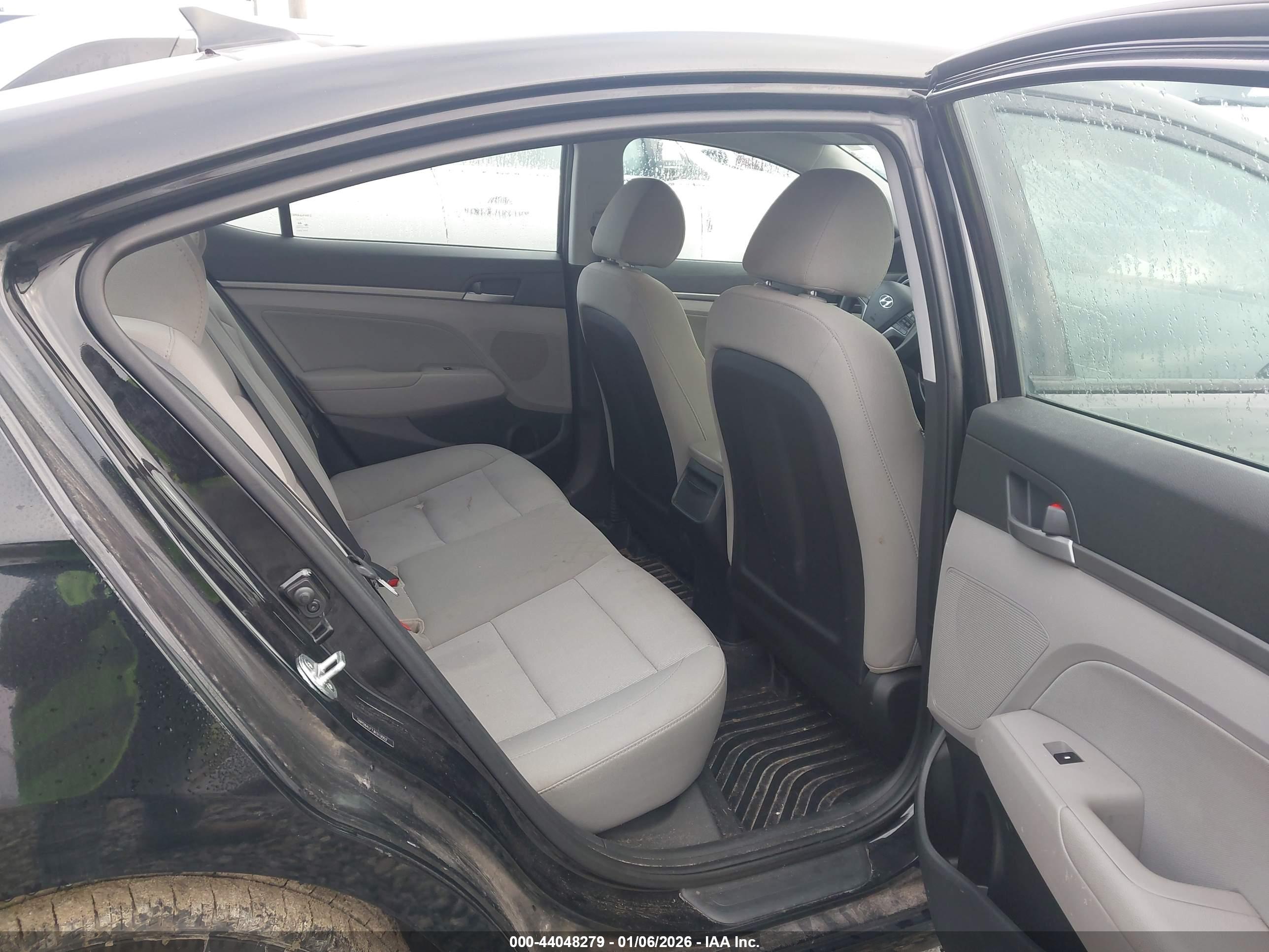 HYUNDAI ELANTRA image 8