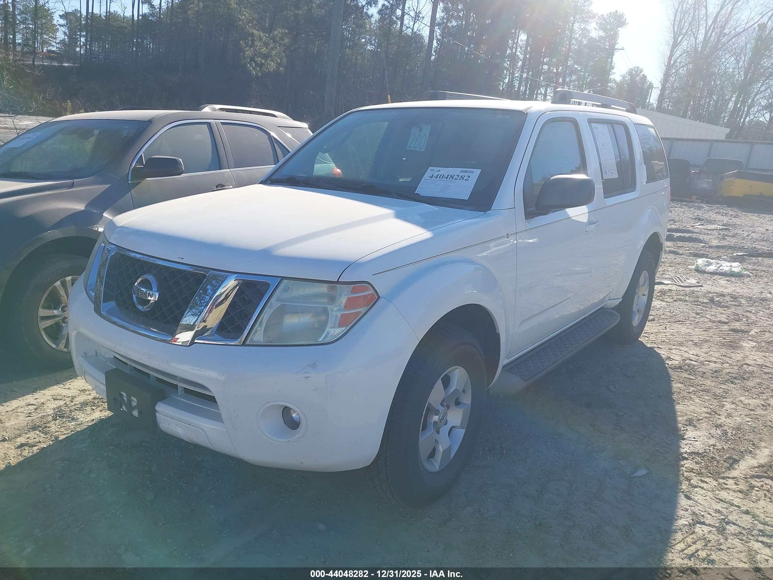 NISSAN PATHFINDER image 2