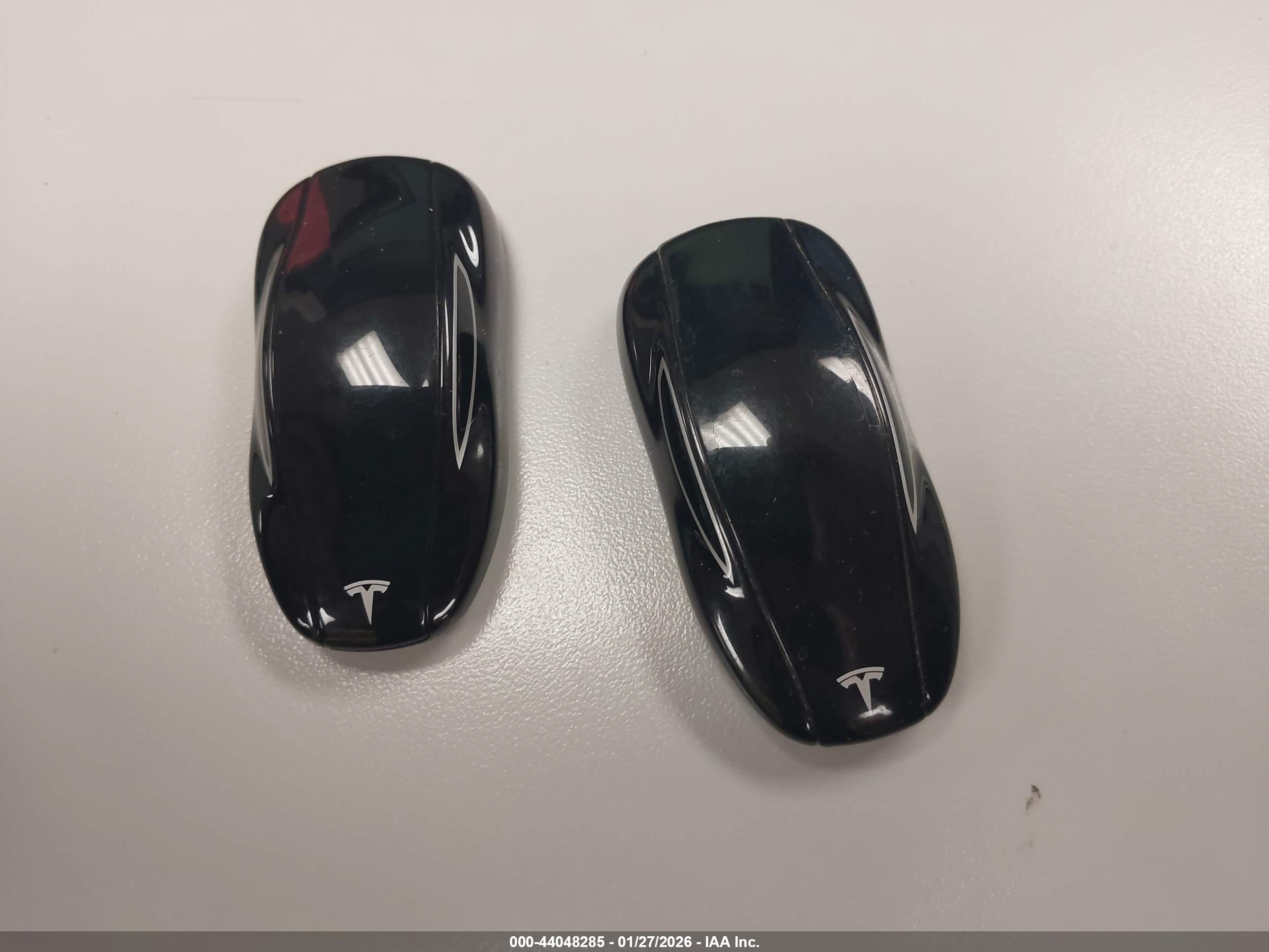 TESLA MODEL image 11