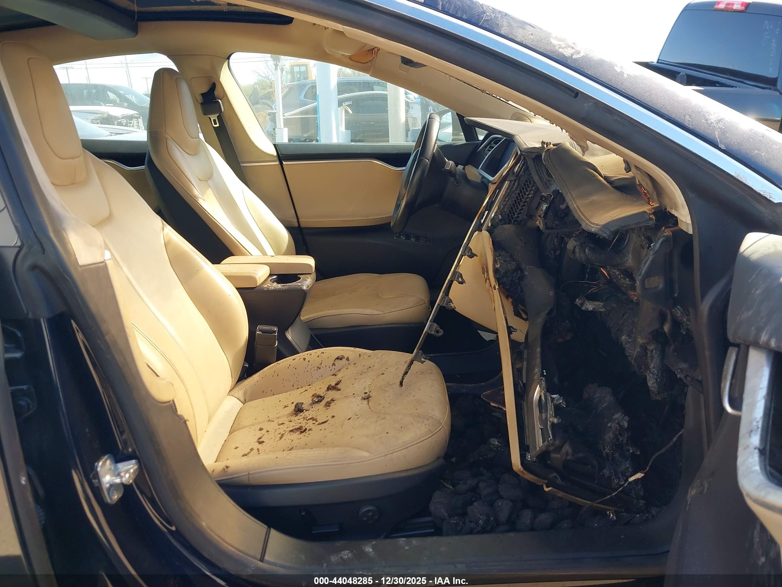 TESLA MODEL image 5