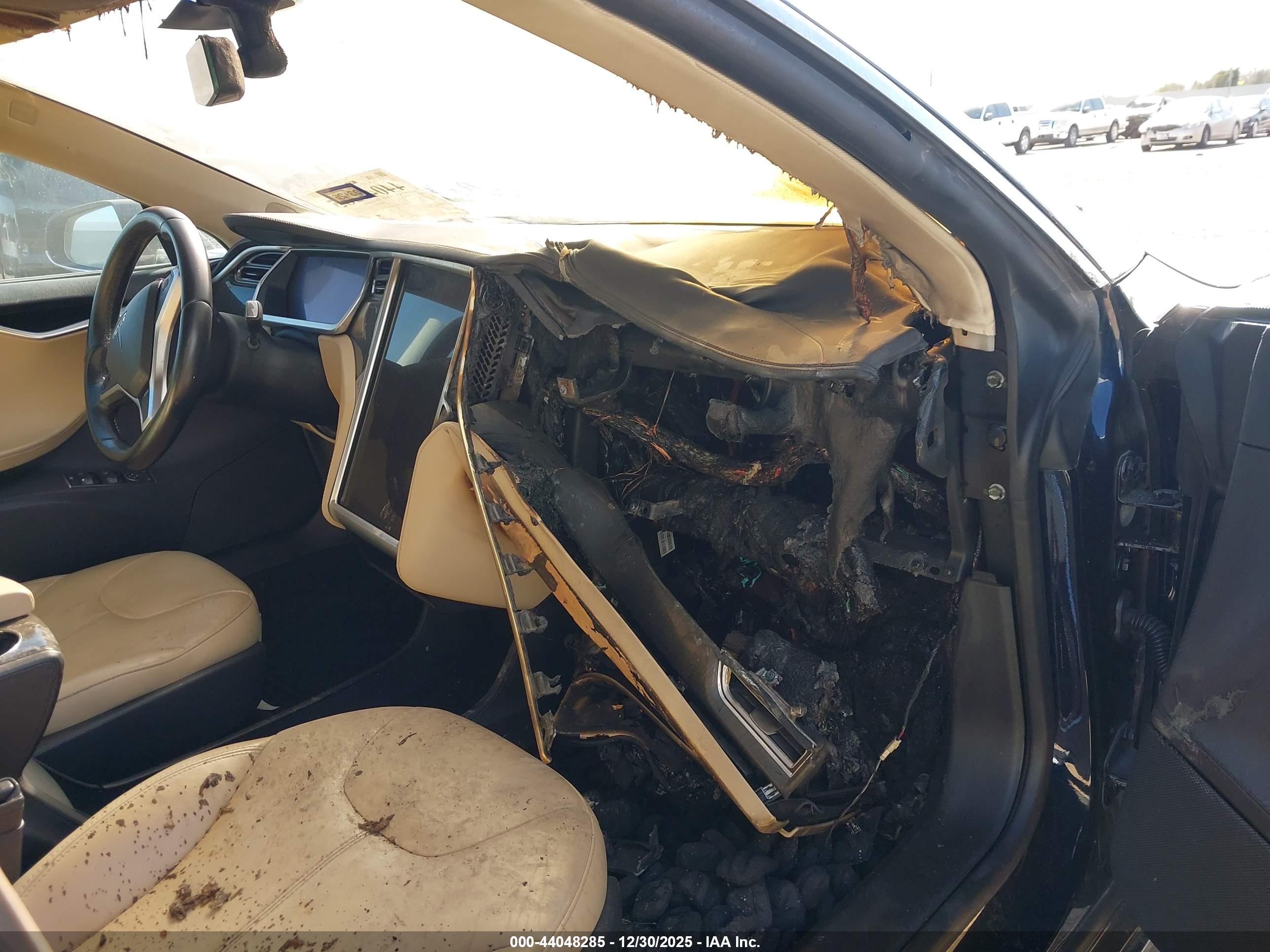 TESLA MODEL image 6
