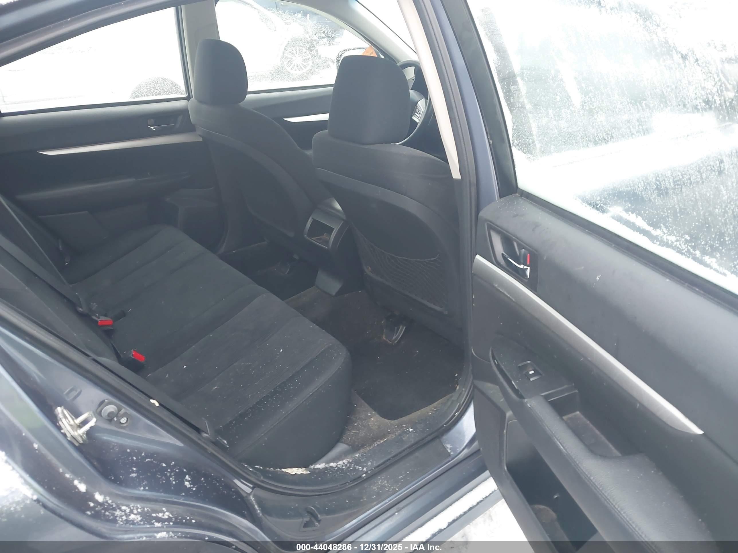 SUBARU LEGACY image 8