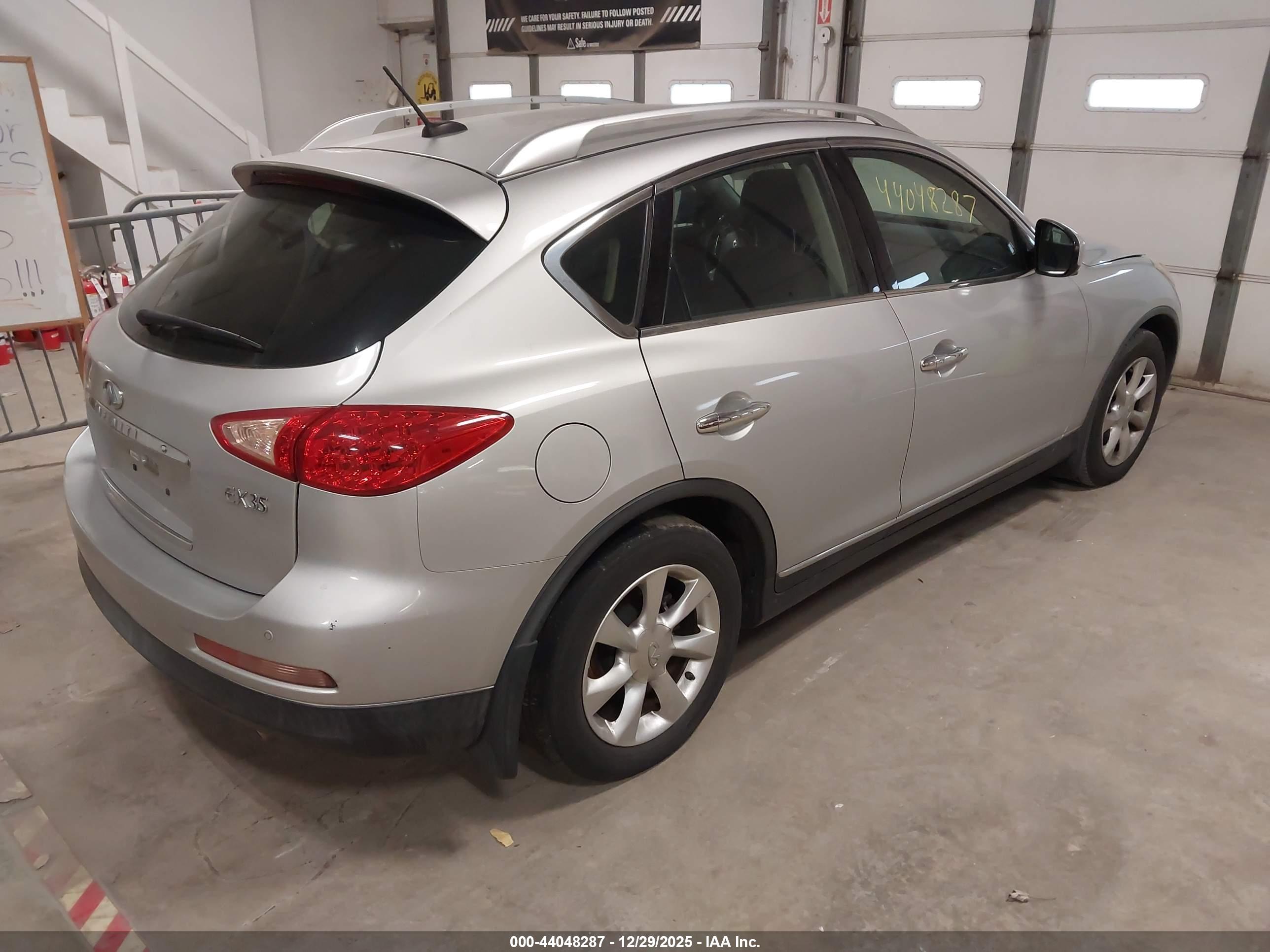 INFINITI EX35 image 4