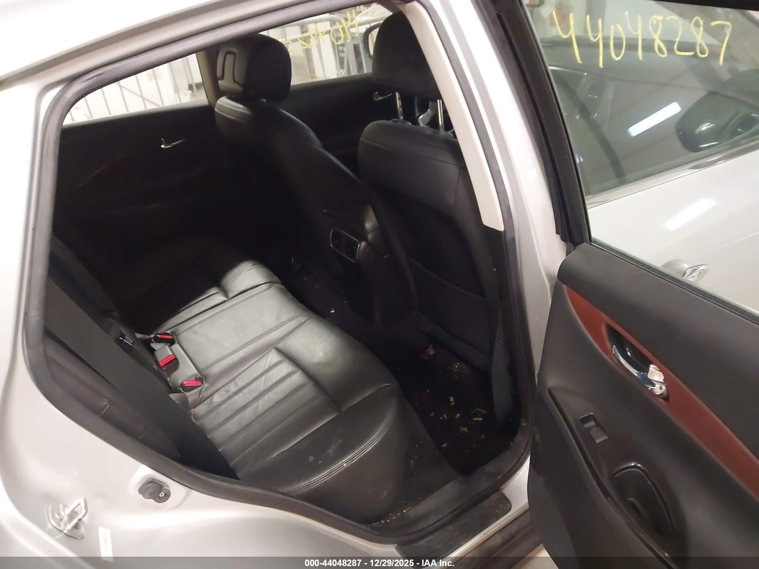 INFINITI EX35 image 8