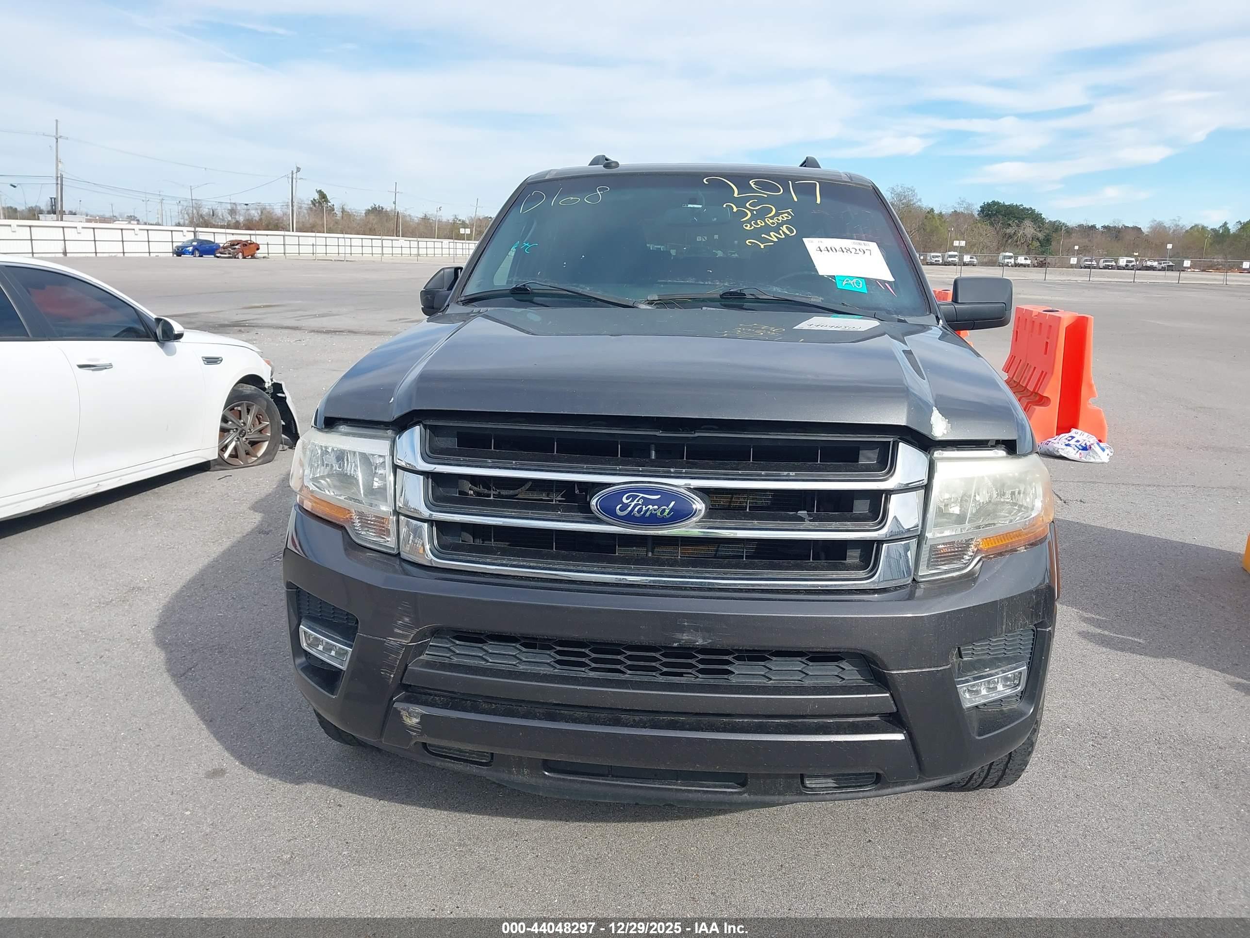FORD EXPEDITION image 6