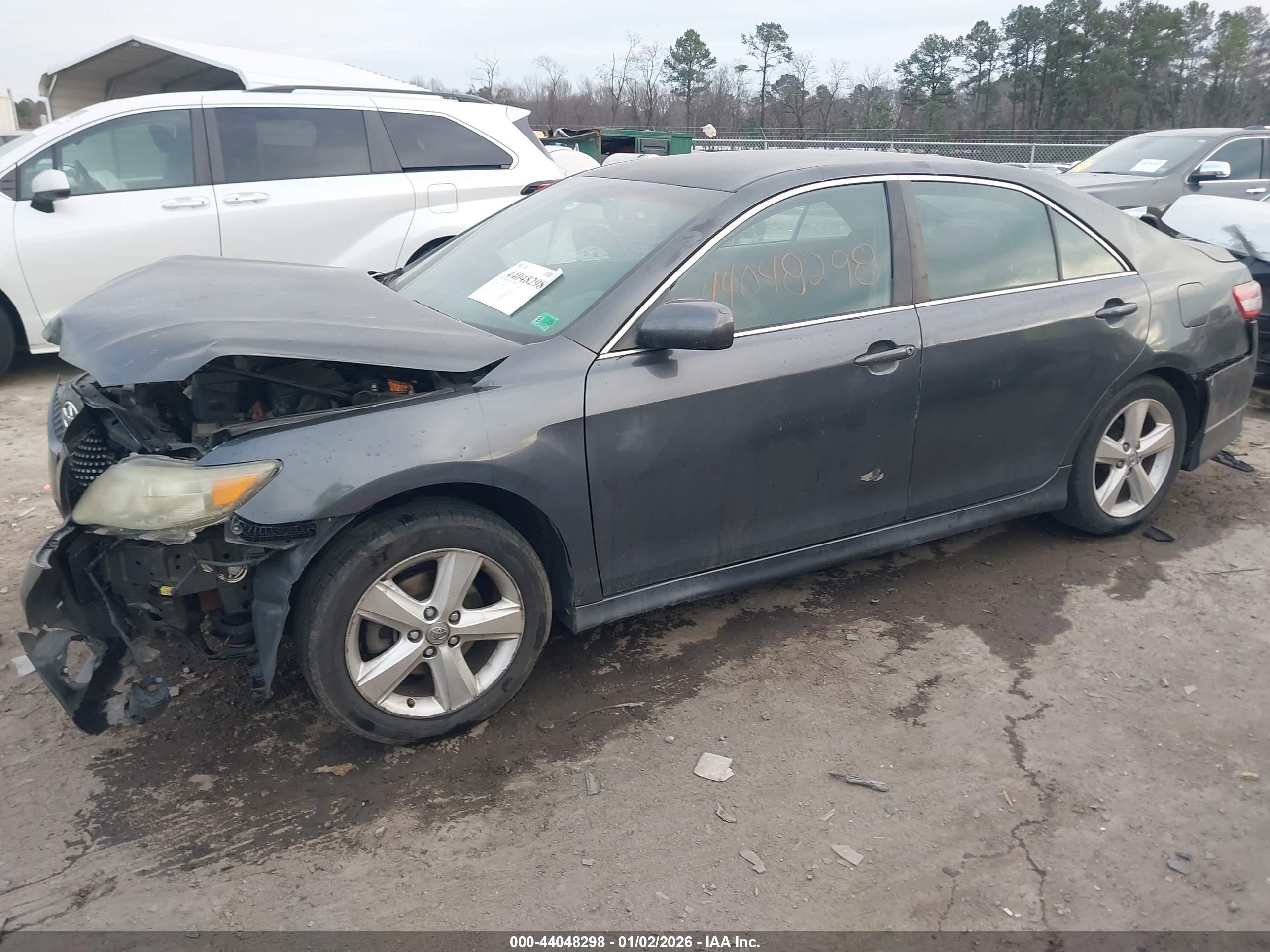 TOYOTA CAMRY image 2