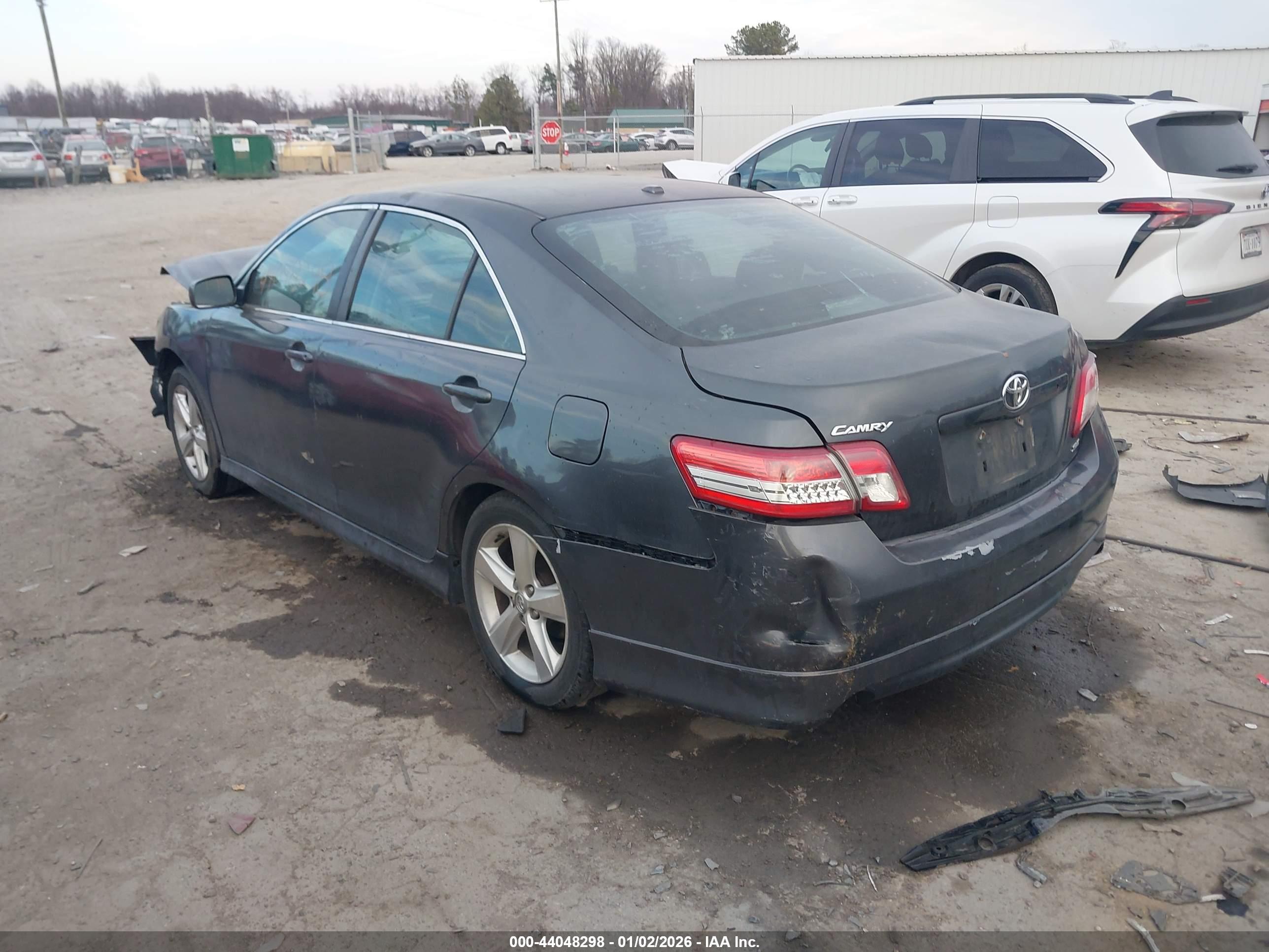 TOYOTA CAMRY image 3