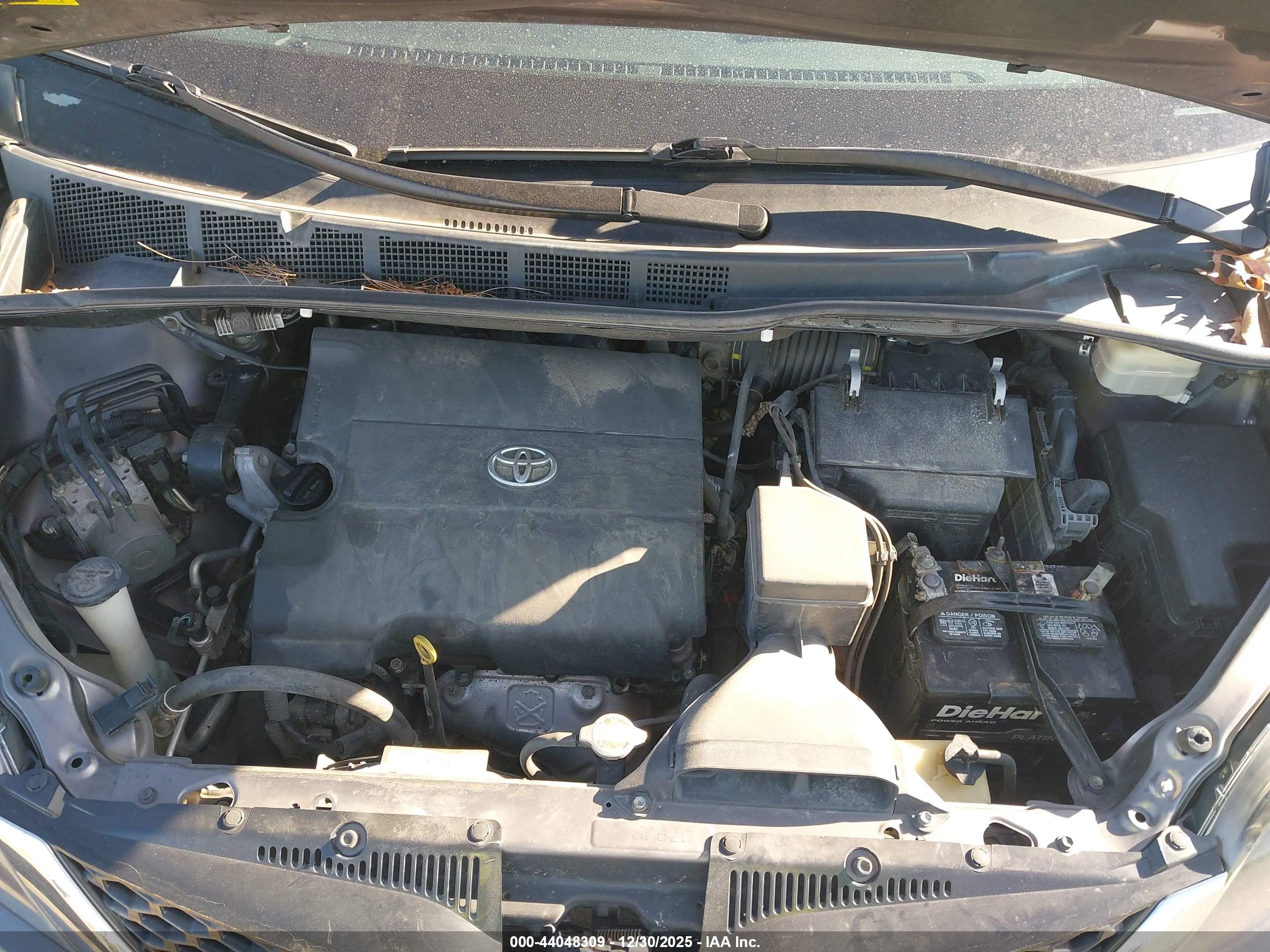 TOYOTA SIENNA image 10