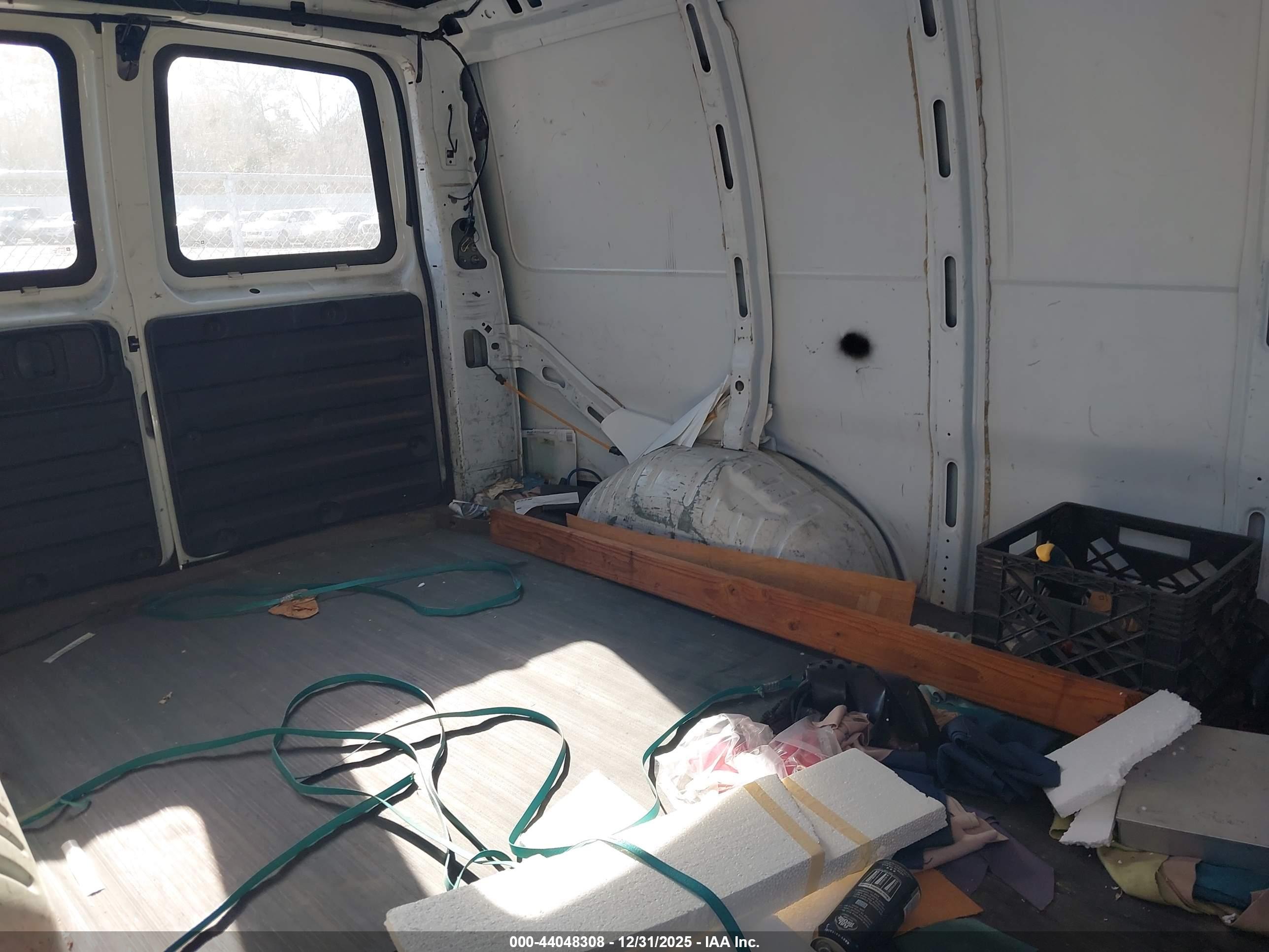 GMC SAVANA image 8
