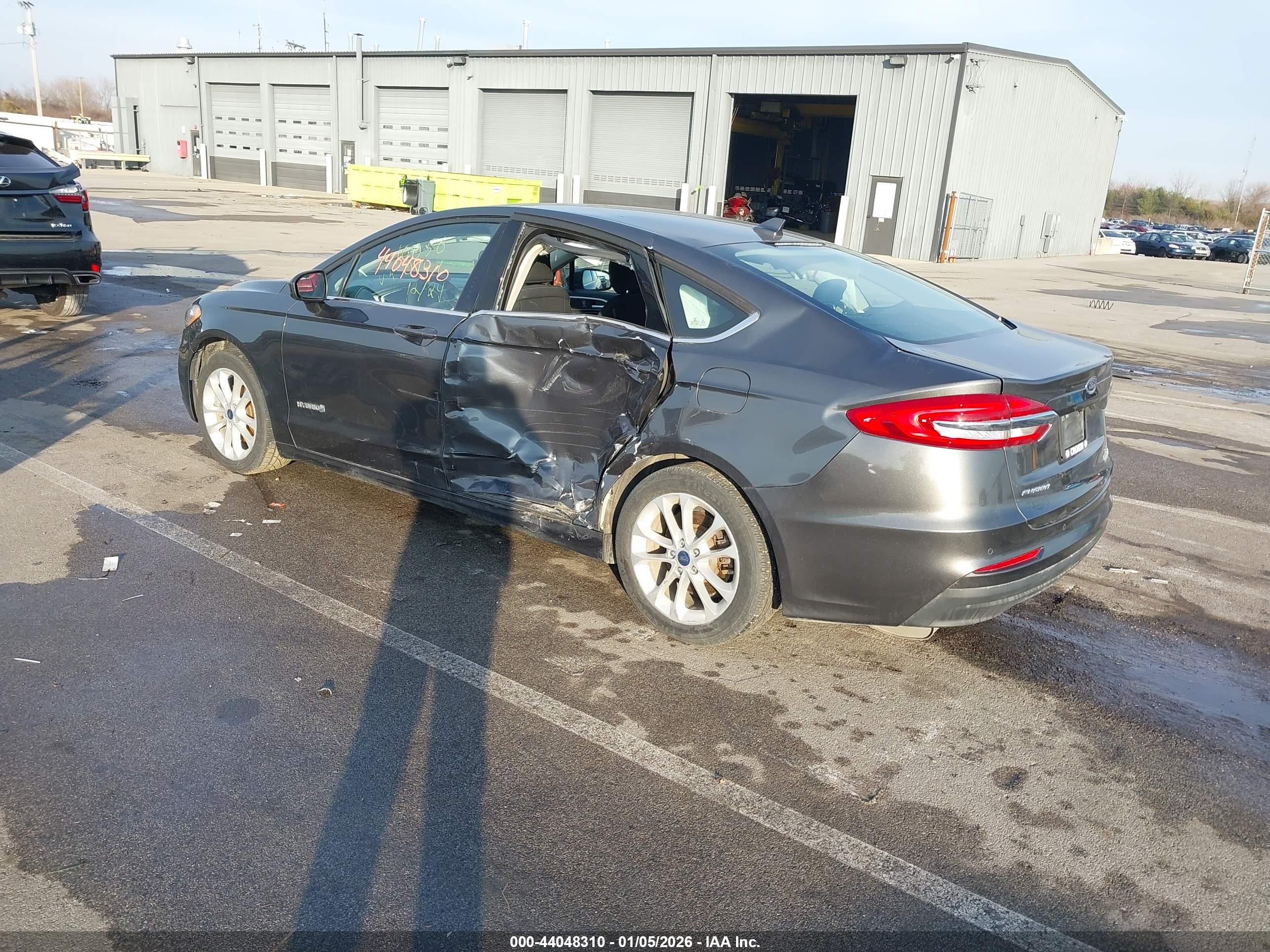 FORD FUSION image 3