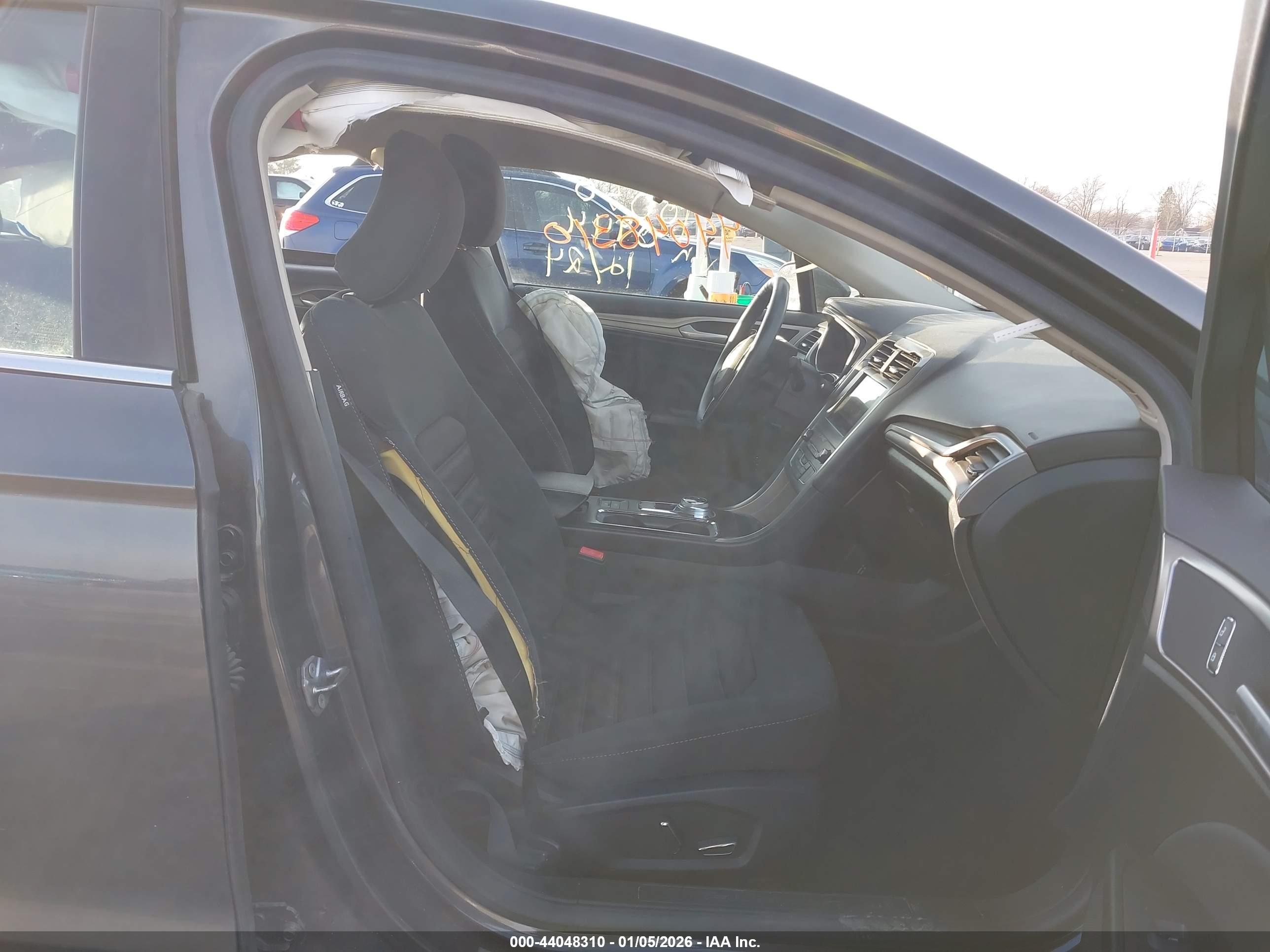 FORD FUSION image 5