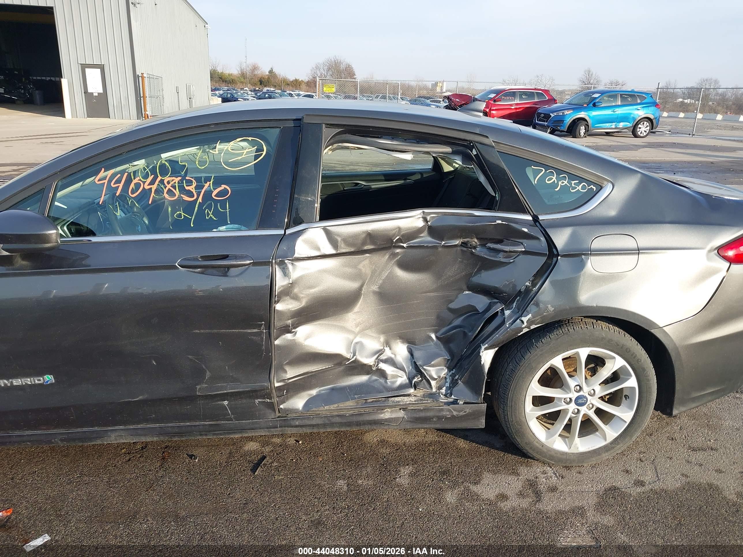 FORD FUSION image 6