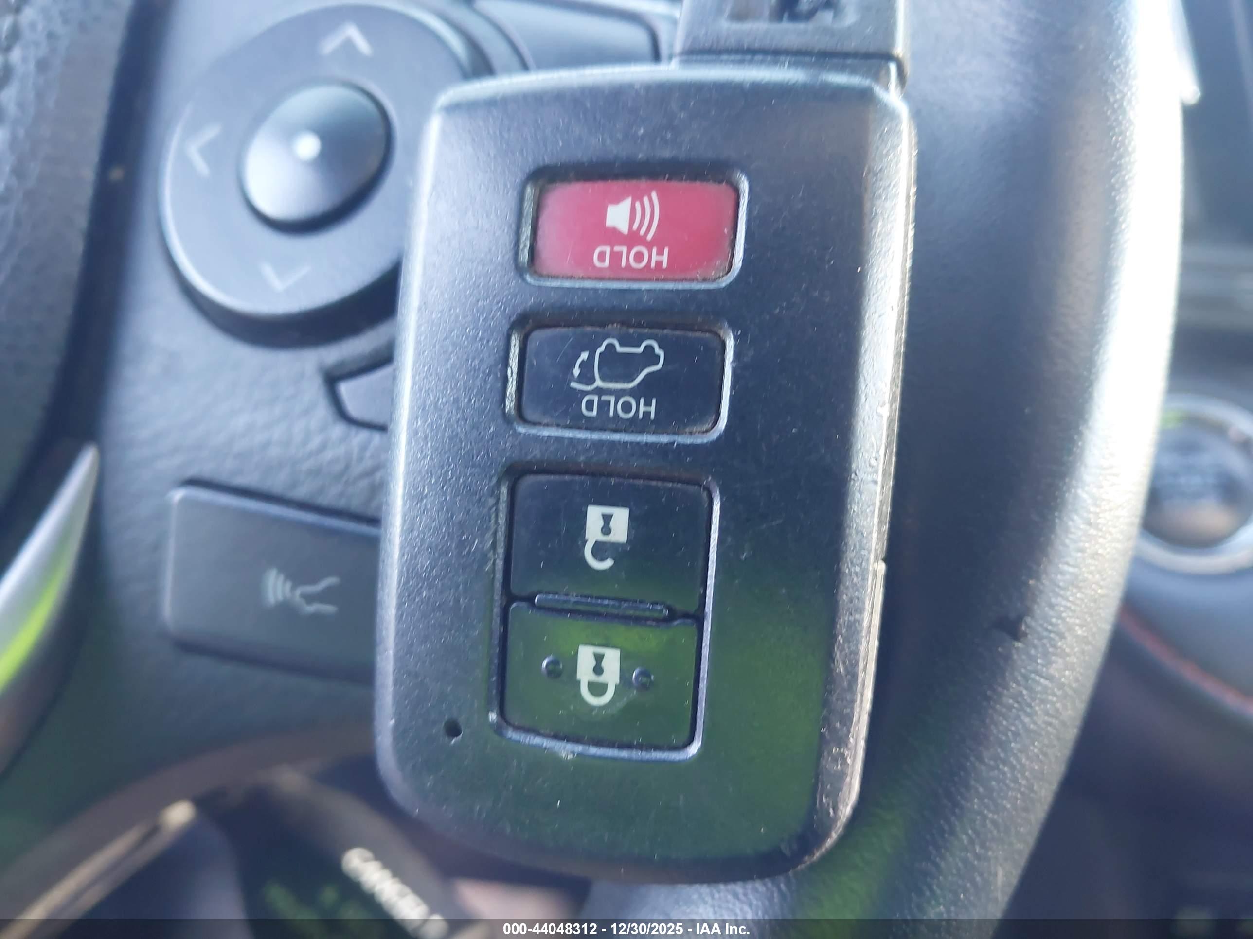 TOYOTA RAV4 image 11