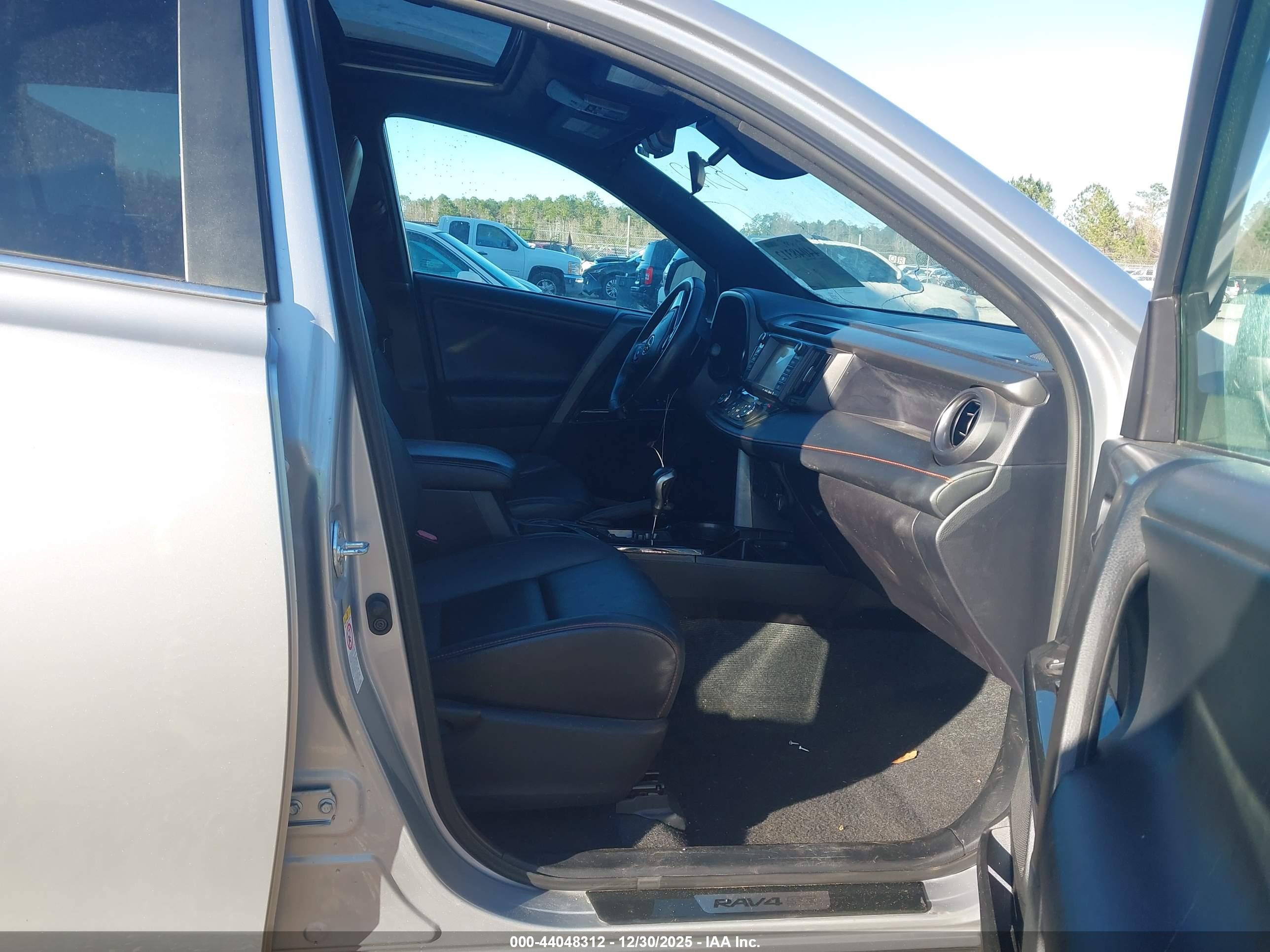 TOYOTA RAV4 image 5