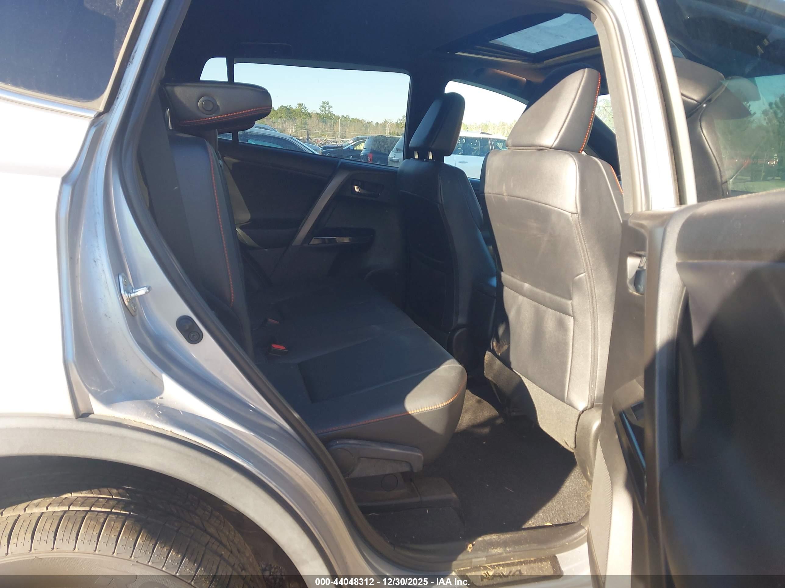 TOYOTA RAV4 image 8