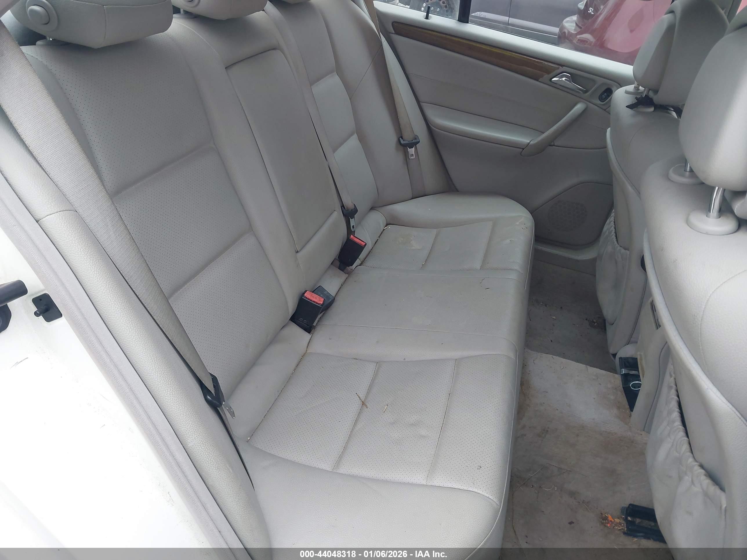 MERCEDES-BENZ C image 8