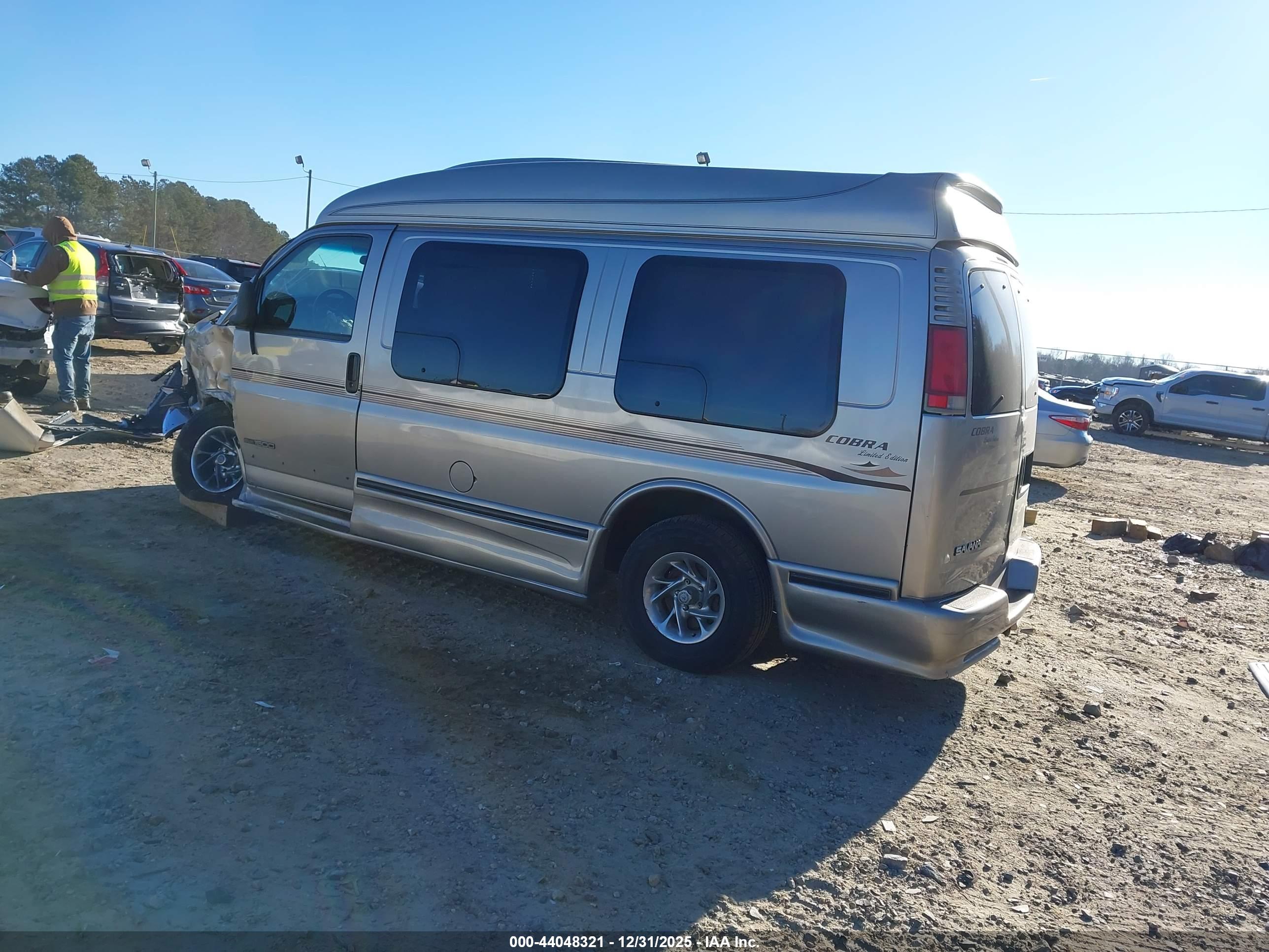 GMC SAVANA image 3