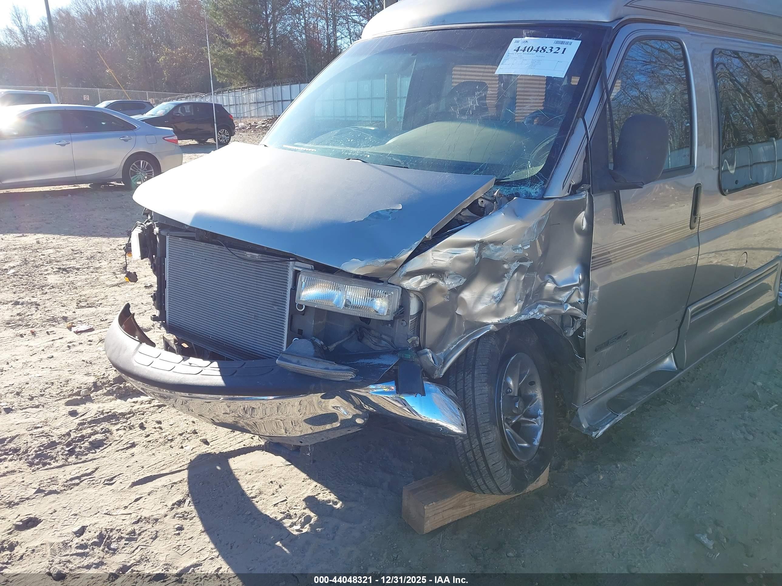 GMC SAVANA image 6
