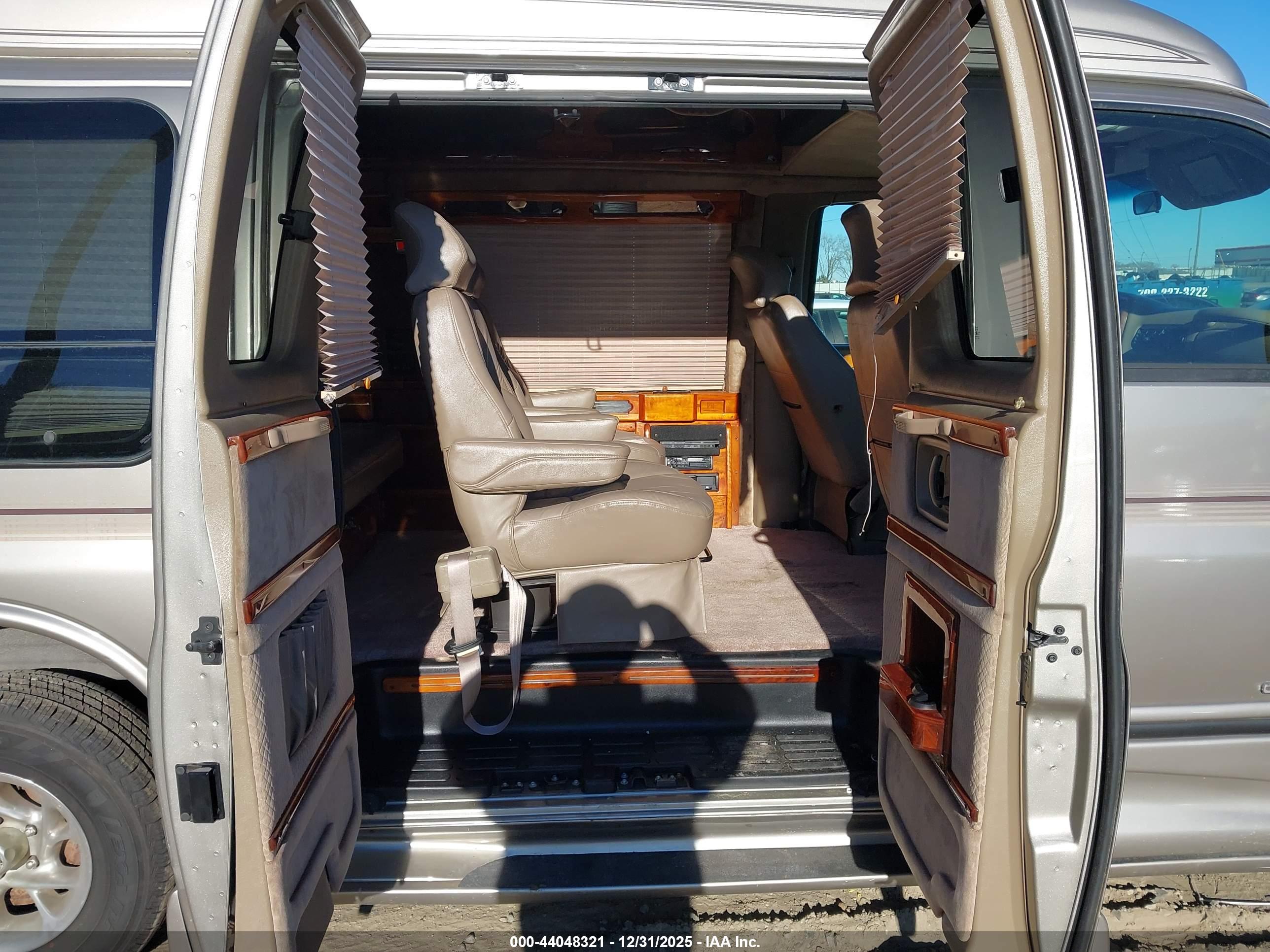 GMC SAVANA image 8