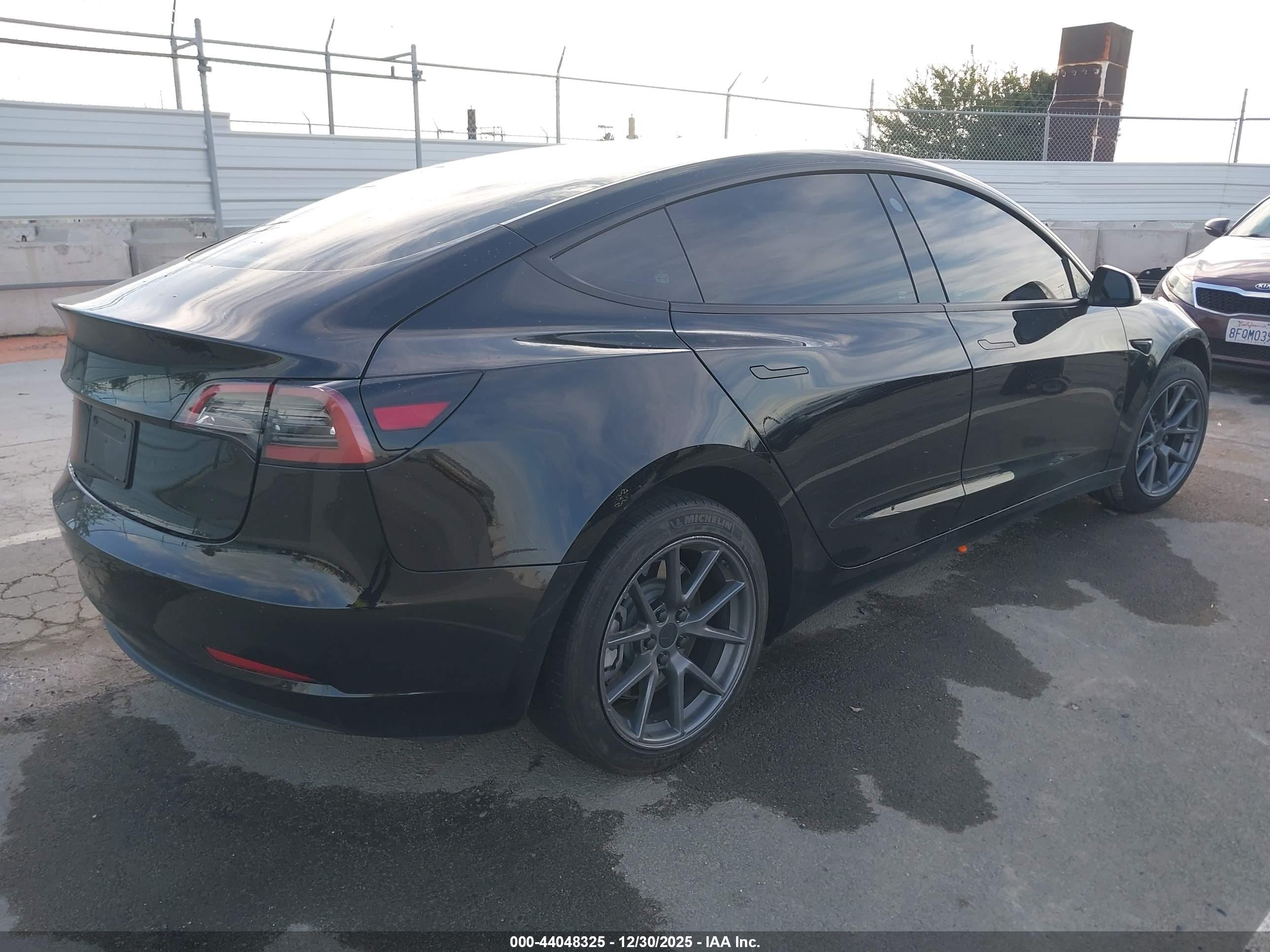 TESLA MODEL image 4