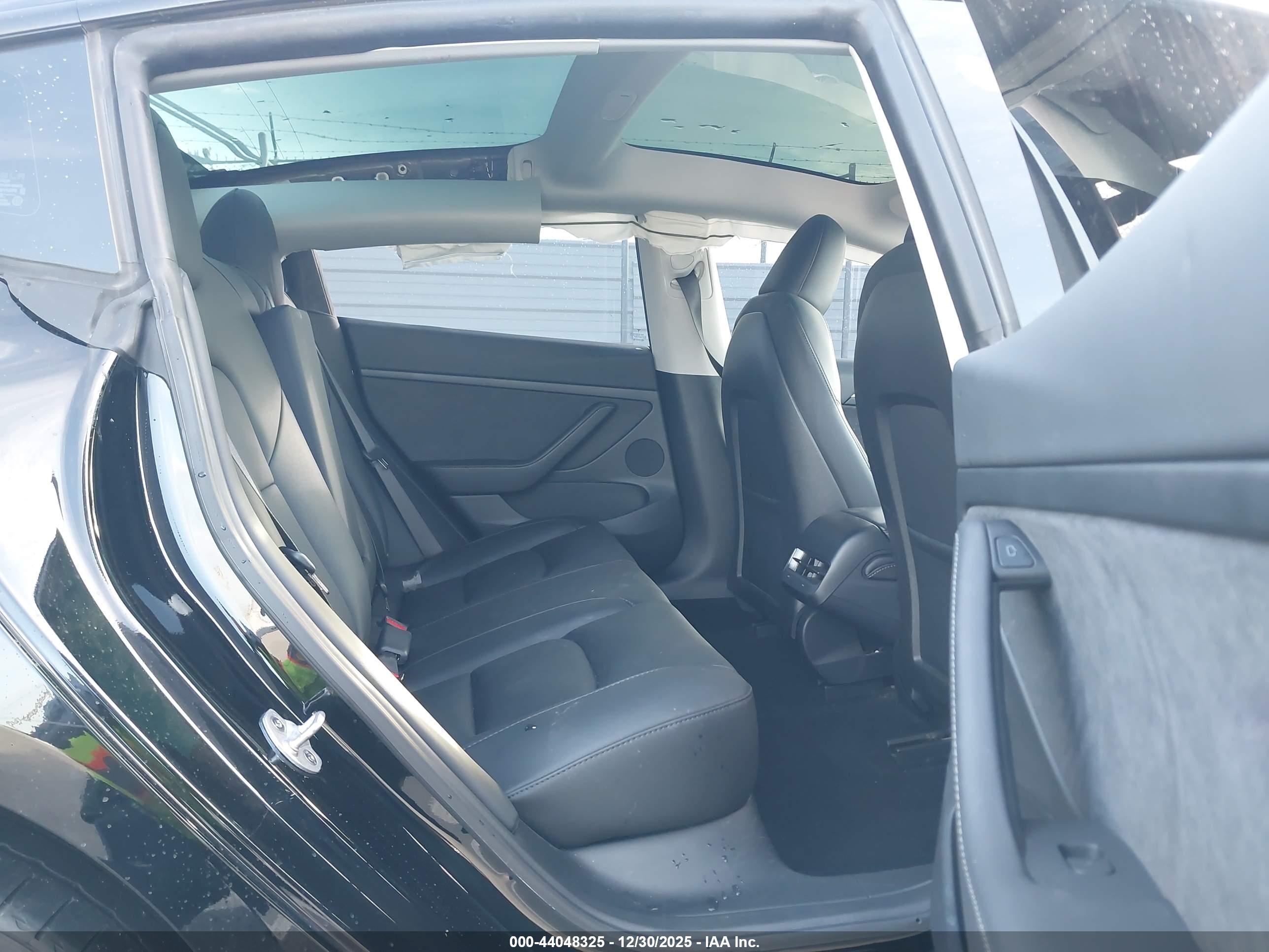 TESLA MODEL image 8