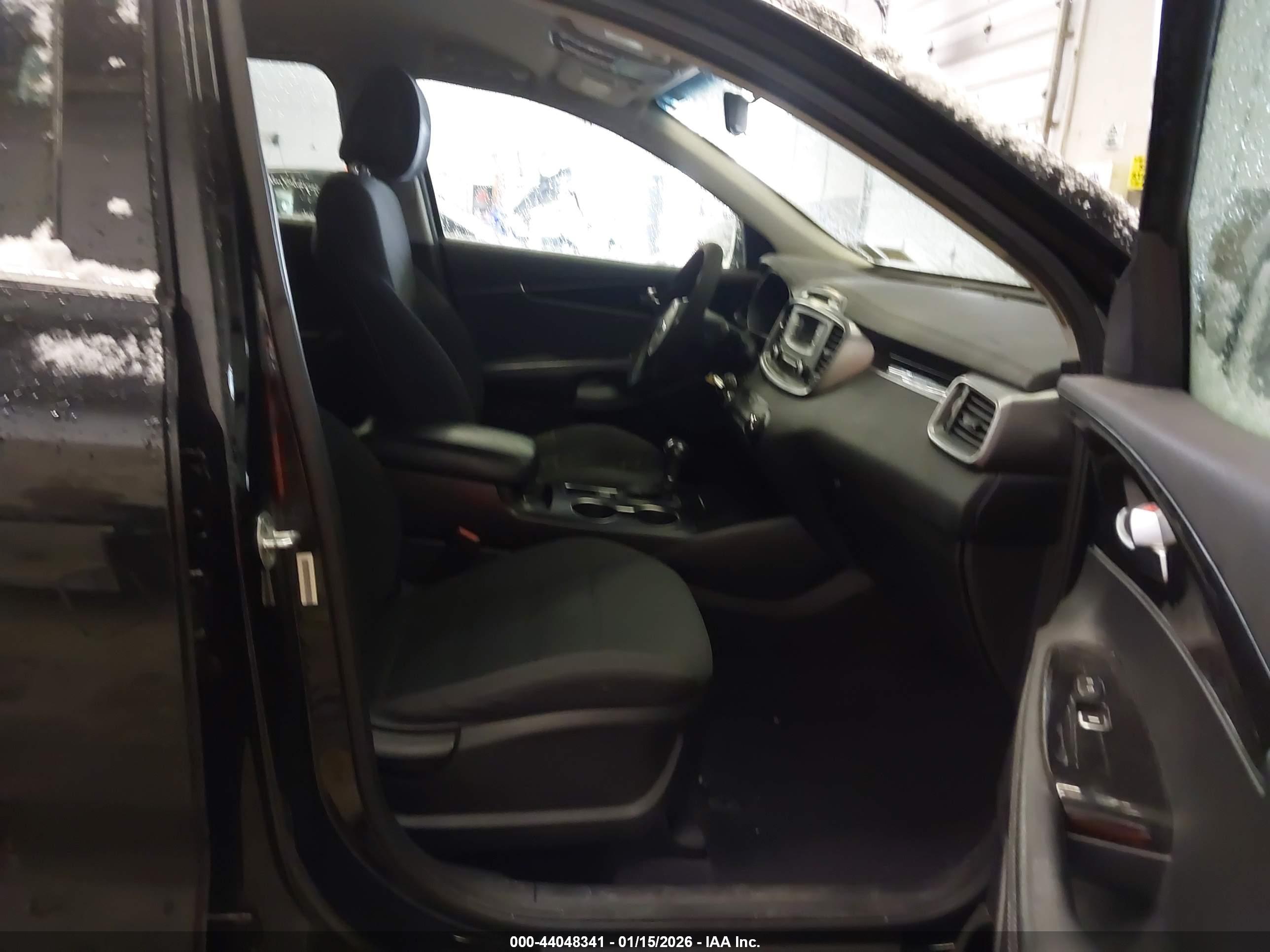 KIA SORENTO image 5