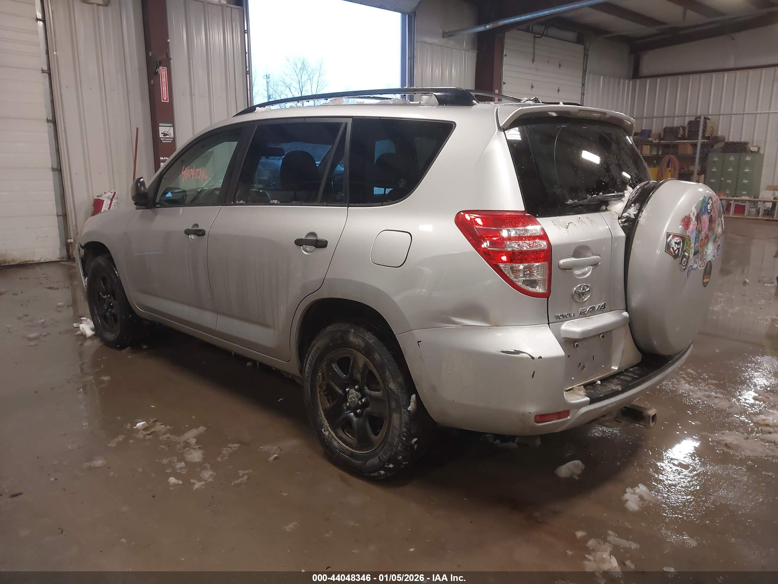 TOYOTA RAV4 image 3