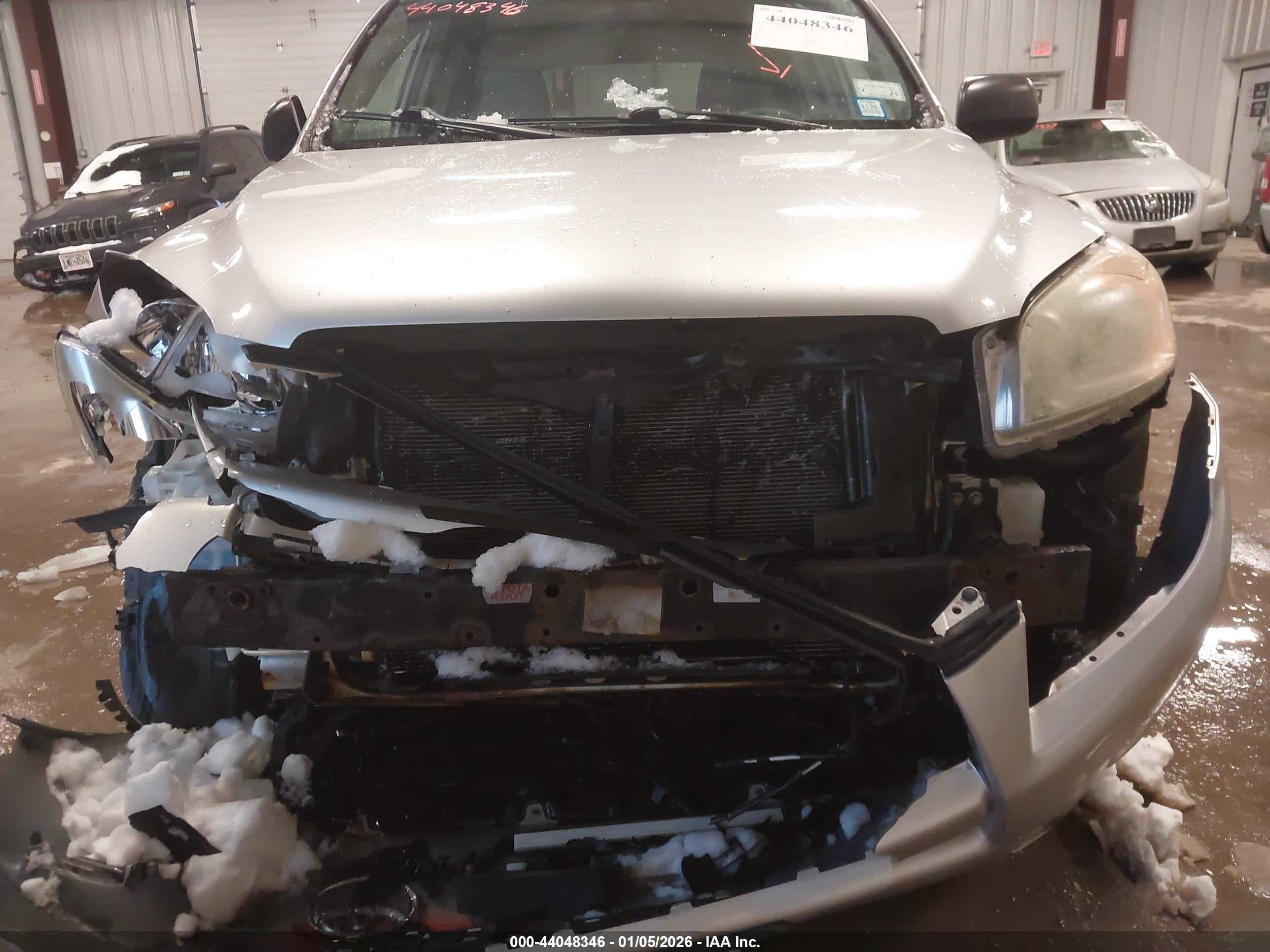 TOYOTA RAV4 image 6